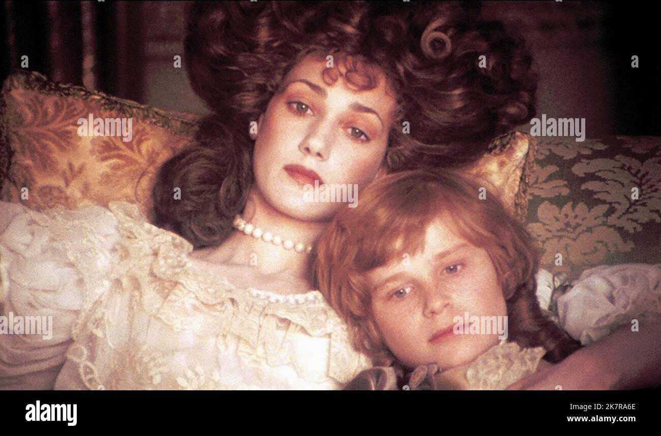 Marisa Berenson & Child Film: Barry Lyndon (UK/USA 1975) Characters: Lady Lyndon &  Director: Stanley Kubrick 18 December 1975   **WARNING** This Photograph is for editorial use only and is the copyright of WARNER BROS. and/or the Photographer assigned by the Film or Production Company and can only be reproduced by publications in conjunction with the promotion of the above Film. A Mandatory Credit To WARNER BROS. is required. The Photographer should also be credited when known. No commercial use can be granted without written authority from the Film Company. Stock Photo
