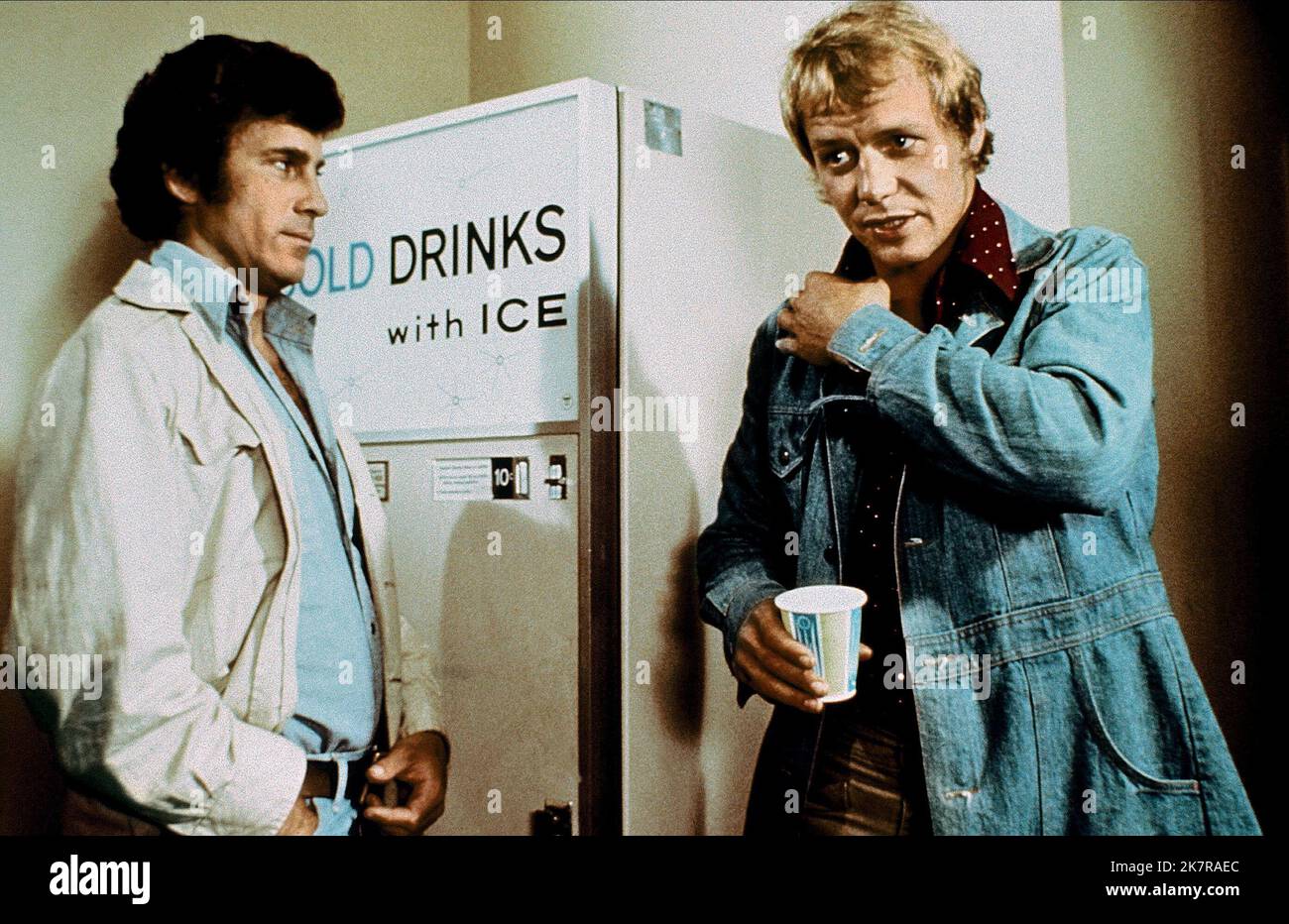 Paul Michael Glaser & David Soul Television: Starsky & Hutch; Starsky And Hutch (TV Series)   Usa 1975–1979, Director:   10 September 1975   **WARNING** This Photograph is for editorial use only and is the copyright of ABC and/or the Photographer assigned by the Film or Production Company and can only be reproduced by publications in conjunction with the promotion of the above Film. A Mandatory Credit To ABC is required. The Photographer should also be credited when known. No commercial use can be granted without written authority from the Film Company. Stock Photo
