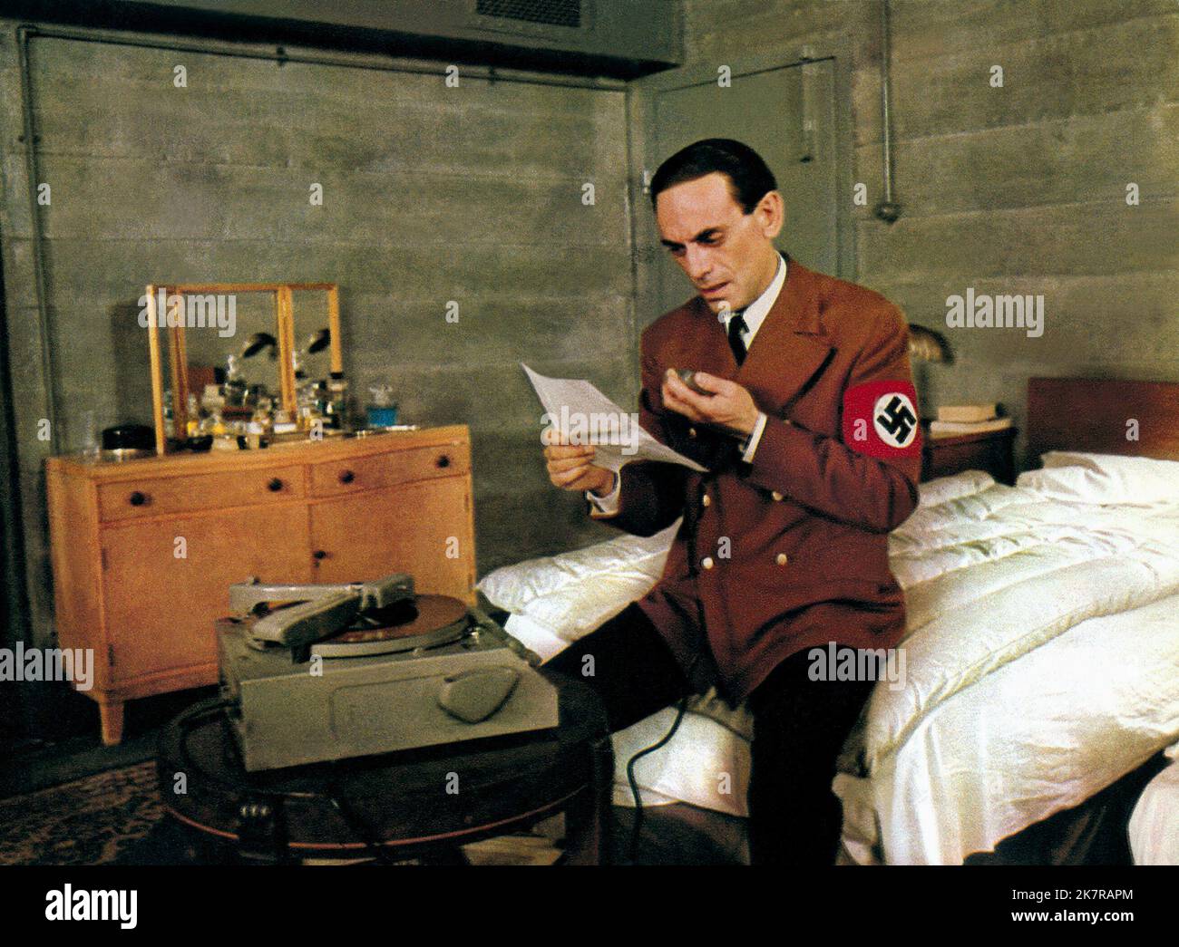 John Bennett Film: Hitler: The Last Ten Days (1974) Characters: Josef Goebbels  Director: Ennio De Concini 20 April 1973   **WARNING** This Photograph is for editorial use only and is the copyright of PARAMOUNT and/or the Photographer assigned by the Film or Production Company and can only be reproduced by publications in conjunction with the promotion of the above Film. A Mandatory Credit To PARAMOUNT is required. The Photographer should also be credited when known. No commercial use can be granted without written authority from the Film Company. Stock Photo