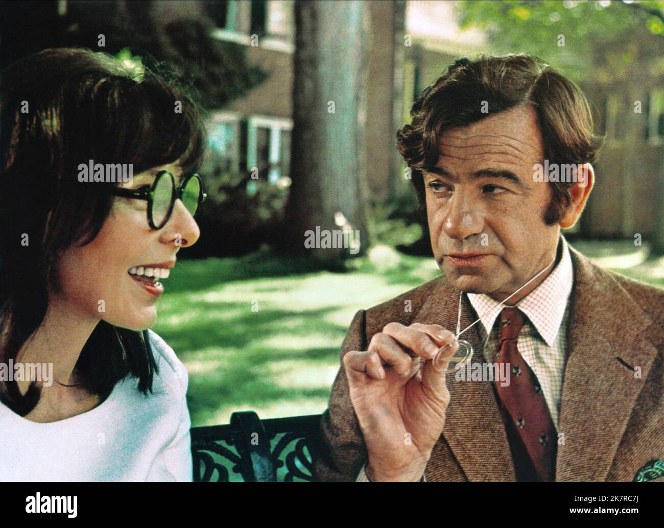 Elaine May & Walter Matthau Film: A New Leaf (1971) Characters: Henrietta Lowell, Henry Graham  Director: Elaine May 11 March 1971   **WARNING** This Photograph is for editorial use only and is the copyright of ABC and/or the Photographer assigned by the Film or Production Company and can only be reproduced by publications in conjunction with the promotion of the above Film. A Mandatory Credit To ABC is required. The Photographer should also be credited when known. No commercial use can be granted without written authority from the Film Company. Stock Photo