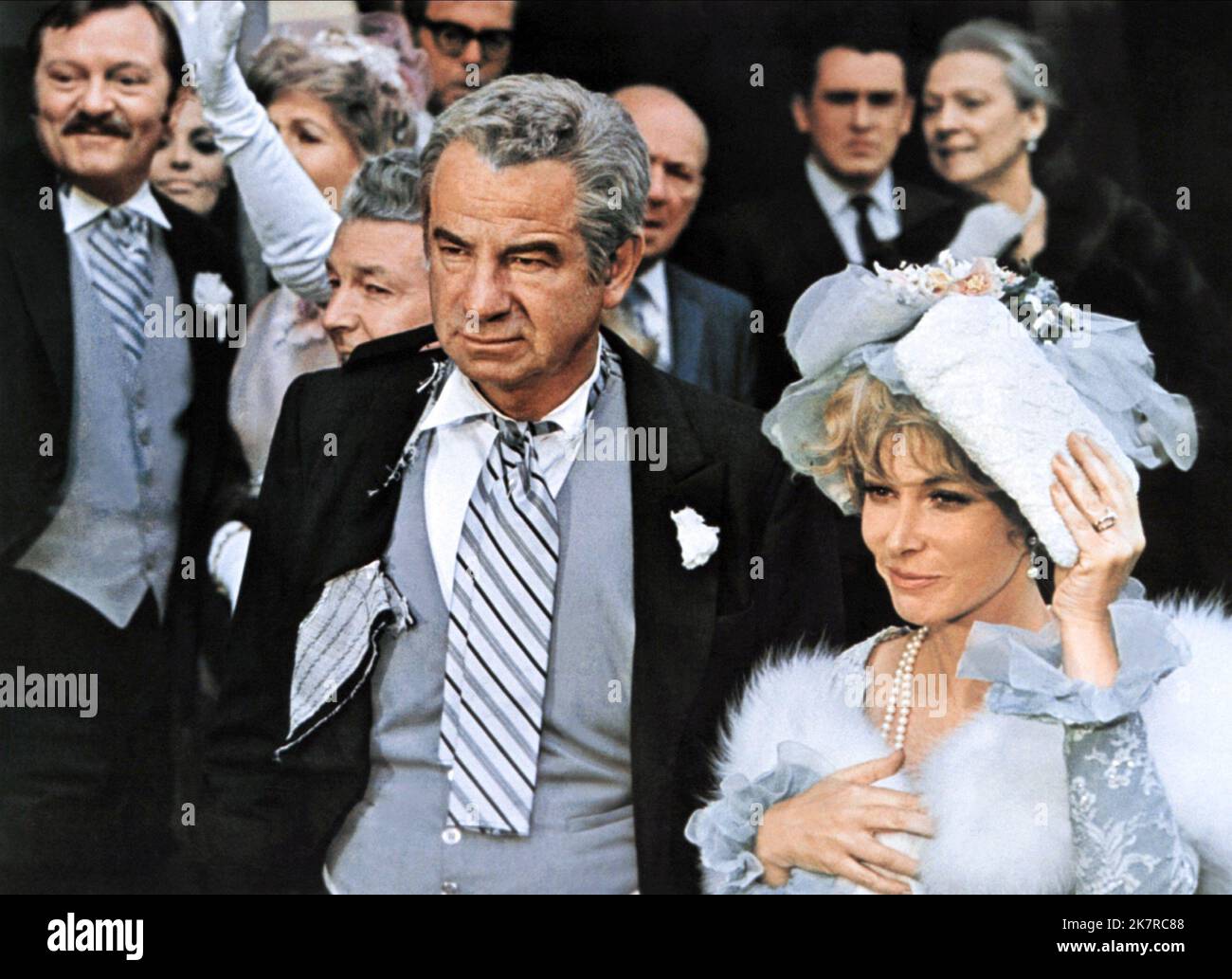 Walter Matthau & Barbara Harris Film: Plaza Suite (1976) Characters: Roy Hubley / Jesse Kiplinger / Sam Nash, Muriel Tate  Director: Arthur Hiller 12 May 1971   **WARNING** This Photograph is for editorial use only and is the copyright of PARAMOUNT and/or the Photographer assigned by the Film or Production Company and can only be reproduced by publications in conjunction with the promotion of the above Film. A Mandatory Credit To PARAMOUNT is required. The Photographer should also be credited when known. No commercial use can be granted without written authority from the Film Company. Stock Photo