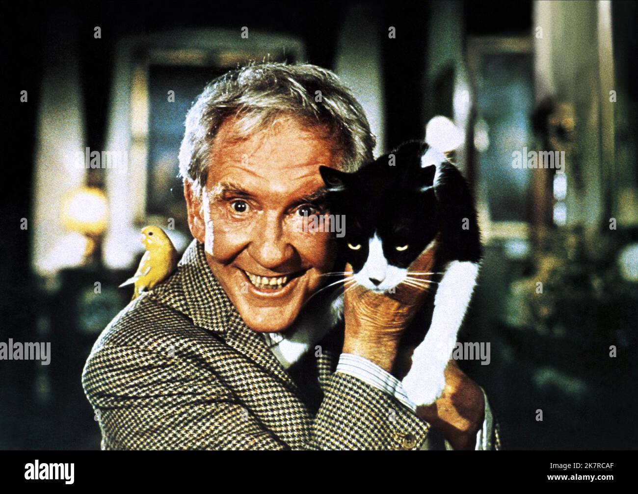 Burgess Meredith Film: The Sentinel (USA 1977) Characters: Charles Chazen  Director: Michael Winner 07 January 1977   **WARNING** This Photograph is for editorial use only and is the copyright of UNIVERSAL and/or the Photographer assigned by the Film or Production Company and can only be reproduced by publications in conjunction with the promotion of the above Film. A Mandatory Credit To UNIVERSAL is required. The Photographer should also be credited when known. No commercial use can be granted without written authority from the Film Company. Stock Photo