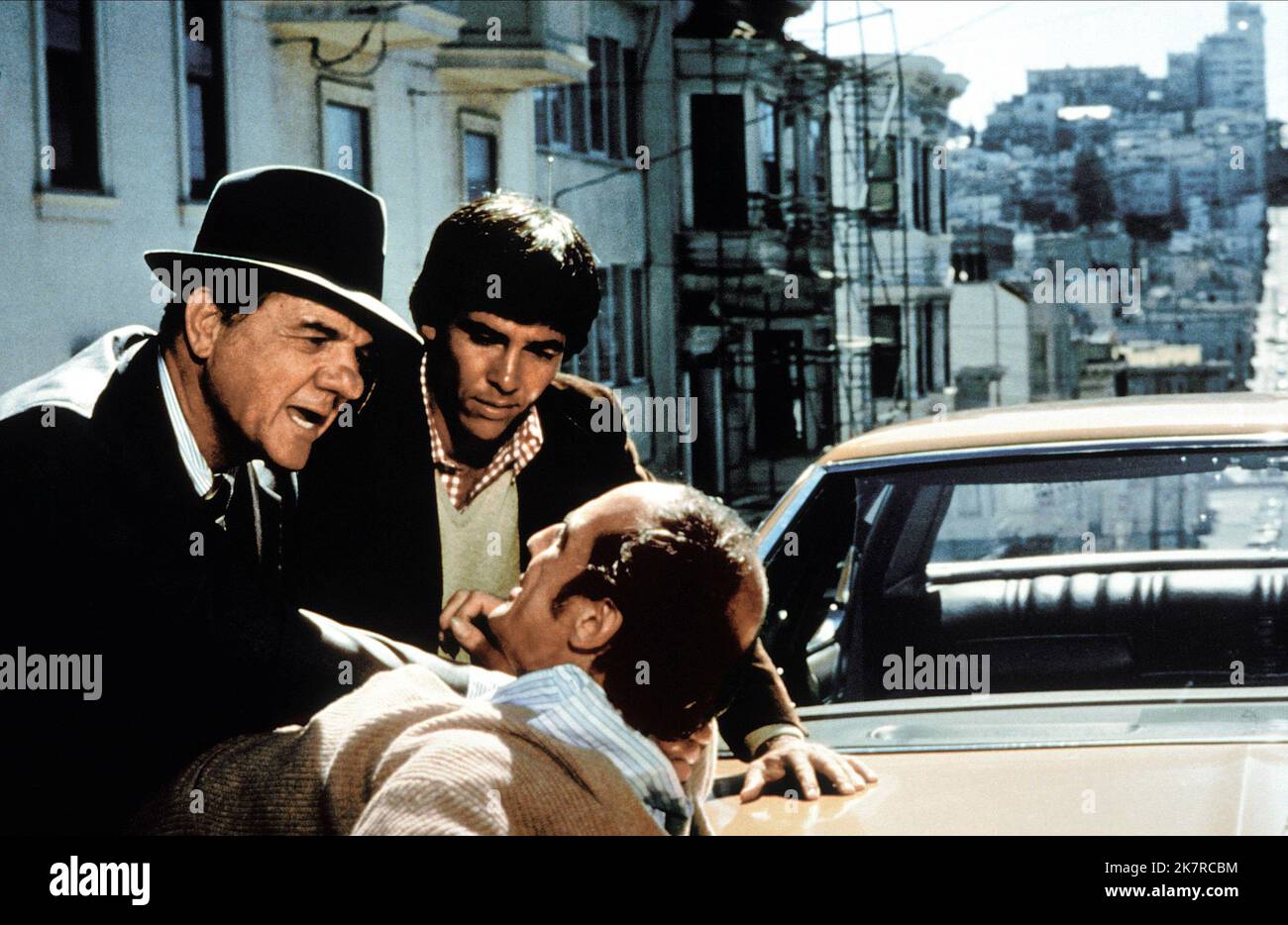 Karl Malden & Richard Hatch Television: The Streets Of San Francisco (TV-Serie) Characters: Detective Lt. Mike Stone, Inspector Dan Robbins (24 episodes, 1976-1977)  Usa 1972–1977, / Location: San Francisco 16 September 1972   **WARNING** This Photograph is for editorial use only and is the copyright of WARNER BROS. TELEVISION and/or the Photographer assigned by the Film or Production Company and can only be reproduced by publications in conjunction with the promotion of the above Film. A Mandatory Credit To WARNER BROS. TELEVISION is required. The Photographer should also be credited when kno Stock Photo