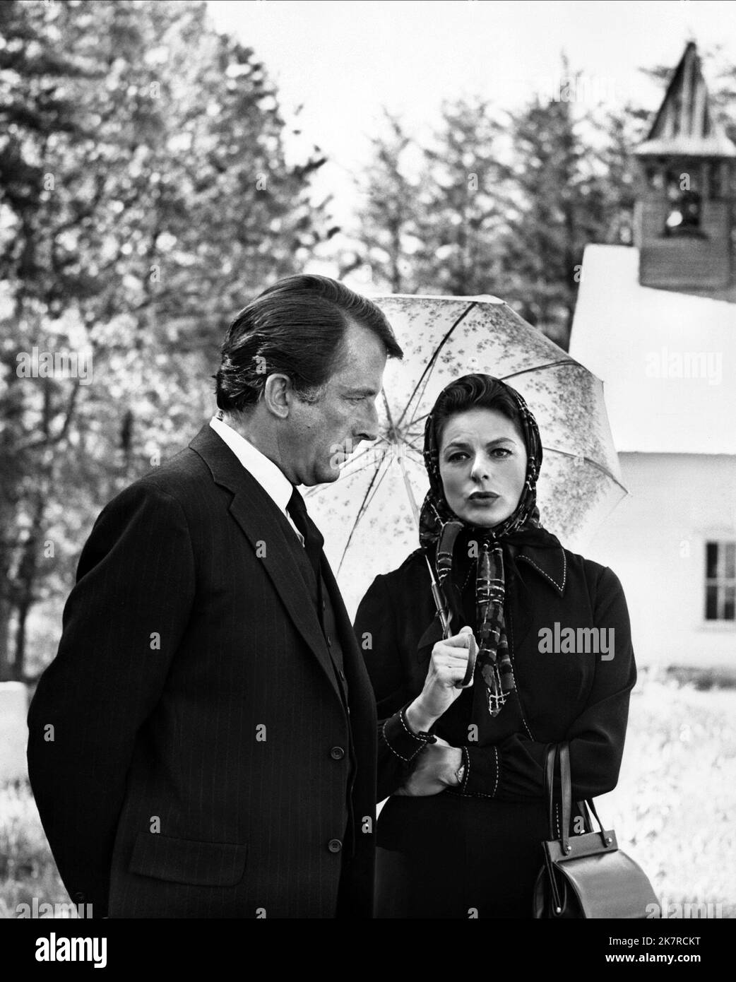 Fritz Weaver & Ingrid Bergman Film: A Walk In The Spring Rain (1970) Characters: Roger Meredith, Libby Meredith  Director: Guy Green 17 June 1970   **WARNING** This Photograph is for editorial use only and is the copyright of COLUMBIA and/or the Photographer assigned by the Film or Production Company and can only be reproduced by publications in conjunction with the promotion of the above Film. A Mandatory Credit To COLUMBIA is required. The Photographer should also be credited when known. No commercial use can be granted without written authority from the Film Company. Stock Photo