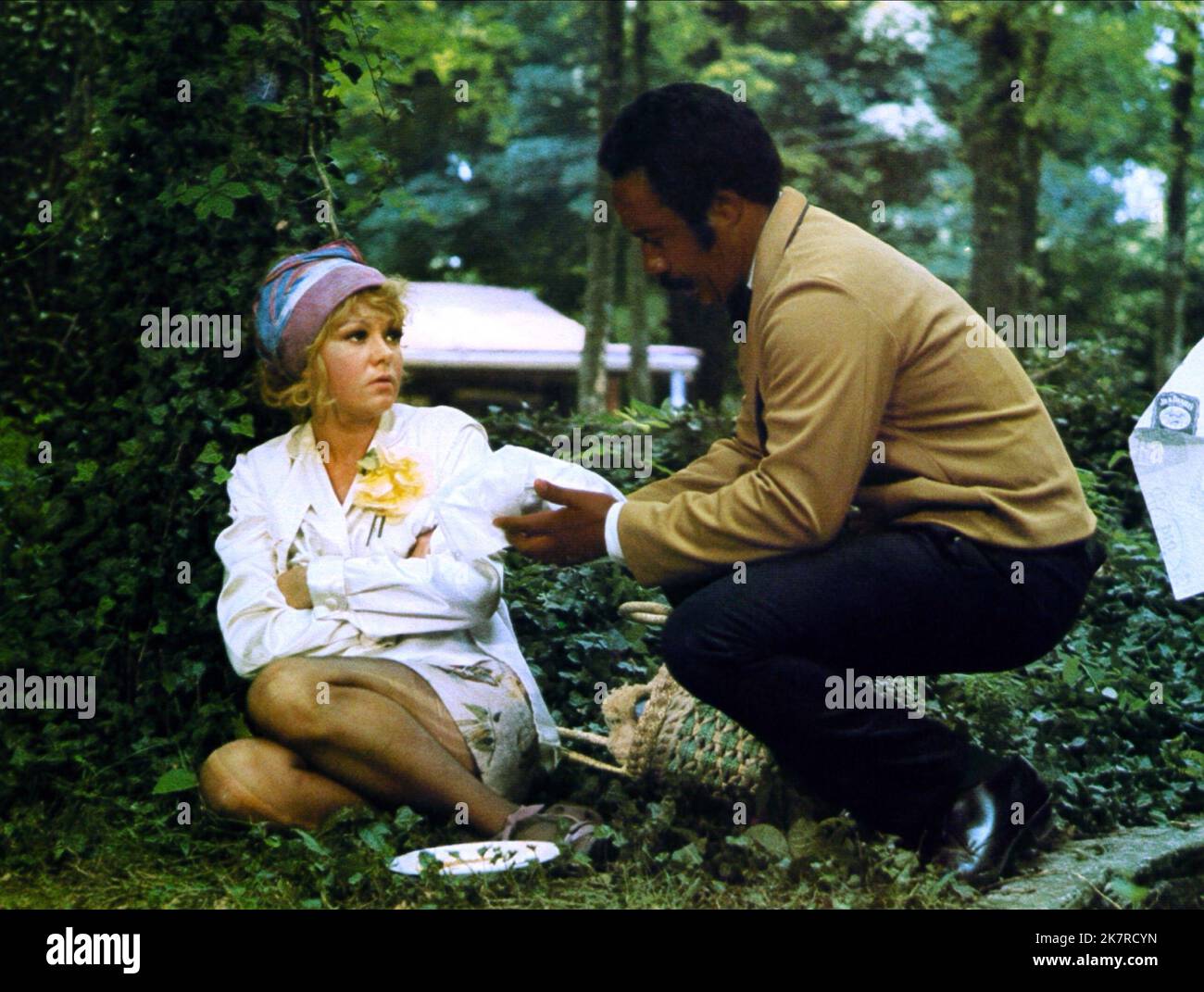 Barbara Harris & Robert Doqui Film: Nashville (1970) Characters: Albuquerque, Wade (as Robert Doqui)  Director: Robert Altman 11 June 1975   **WARNING** This Photograph is for editorial use only and is the copyright of PARAMOUNT and/or the Photographer assigned by the Film or Production Company and can only be reproduced by publications in conjunction with the promotion of the above Film. A Mandatory Credit To PARAMOUNT is required. The Photographer should also be credited when known. No commercial use can be granted without written authority from the Film Company. Stock Photo