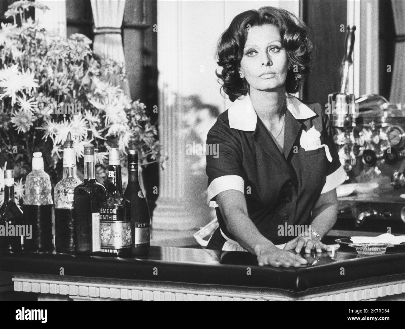Sophia Loren Film: Angela (USA/CAN/IT 1977) Characters: Angela Kincaid  Director: Boris Sagal 19 April 1978   **WARNING** This Photograph is for editorial use only and is the copyright of WARNER BROS. and/or the Photographer assigned by the Film or Production Company and can only be reproduced by publications in conjunction with the promotion of the above Film. A Mandatory Credit To WARNER BROS. is required. The Photographer should also be credited when known. No commercial use can be granted without written authority from the Film Company. Stock Photo