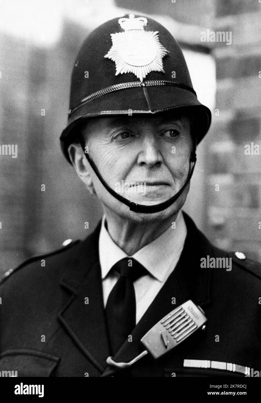 Jack Warner Television: Dixon Of Dock Green: Eye Witness (1972) Characters: PC George Dixon  Director: Ted Willis 29 December 1973   **WARNING** This Photograph is for editorial use only and is the copyright of BBC and/or the Photographer assigned by the Film or Production Company and can only be reproduced by publications in conjunction with the promotion of the above Film. A Mandatory Credit To BBC is required. The Photographer should also be credited when known. No commercial use can be granted without written authority from the Film Company. Stock Photo