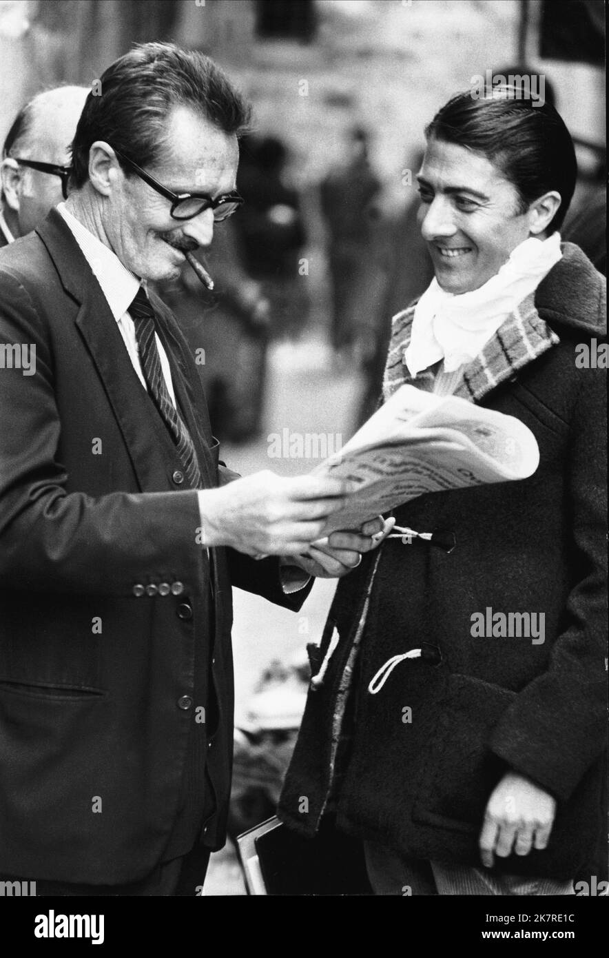 Pietro Germi & Dustin Hoffman Film: Alfredo Alfredo (1972) Characters: Director, Alfredo Sbisà  Director: Pietro Germi 04 August 1972   **WARNING** This Photograph is for editorial use only and is the copyright of PARAMOUNT PICTURES and/or the Photographer assigned by the Film or Production Company and can only be reproduced by publications in conjunction with the promotion of the above Film. A Mandatory Credit To PARAMOUNT PICTURES is required. The Photographer should also be credited when known. No commercial use can be granted without written authority from the Film Company. Stock Photo