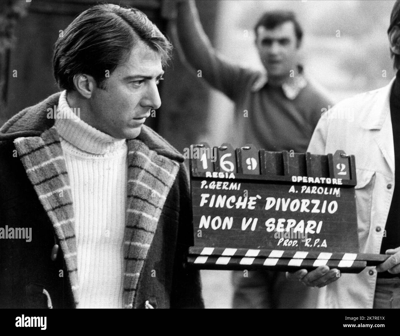 Dustin Hoffman Film: Alfredo Alfredo (1972) Characters: Alfredo Sbisà  Director: Pietro Germi 04 August 1972   **WARNING** This Photograph is for editorial use only and is the copyright of PARAMOUNT PICTURES and/or the Photographer assigned by the Film or Production Company and can only be reproduced by publications in conjunction with the promotion of the above Film. A Mandatory Credit To PARAMOUNT PICTURES is required. The Photographer should also be credited when known. No commercial use can be granted without written authority from the Film Company. Stock Photo