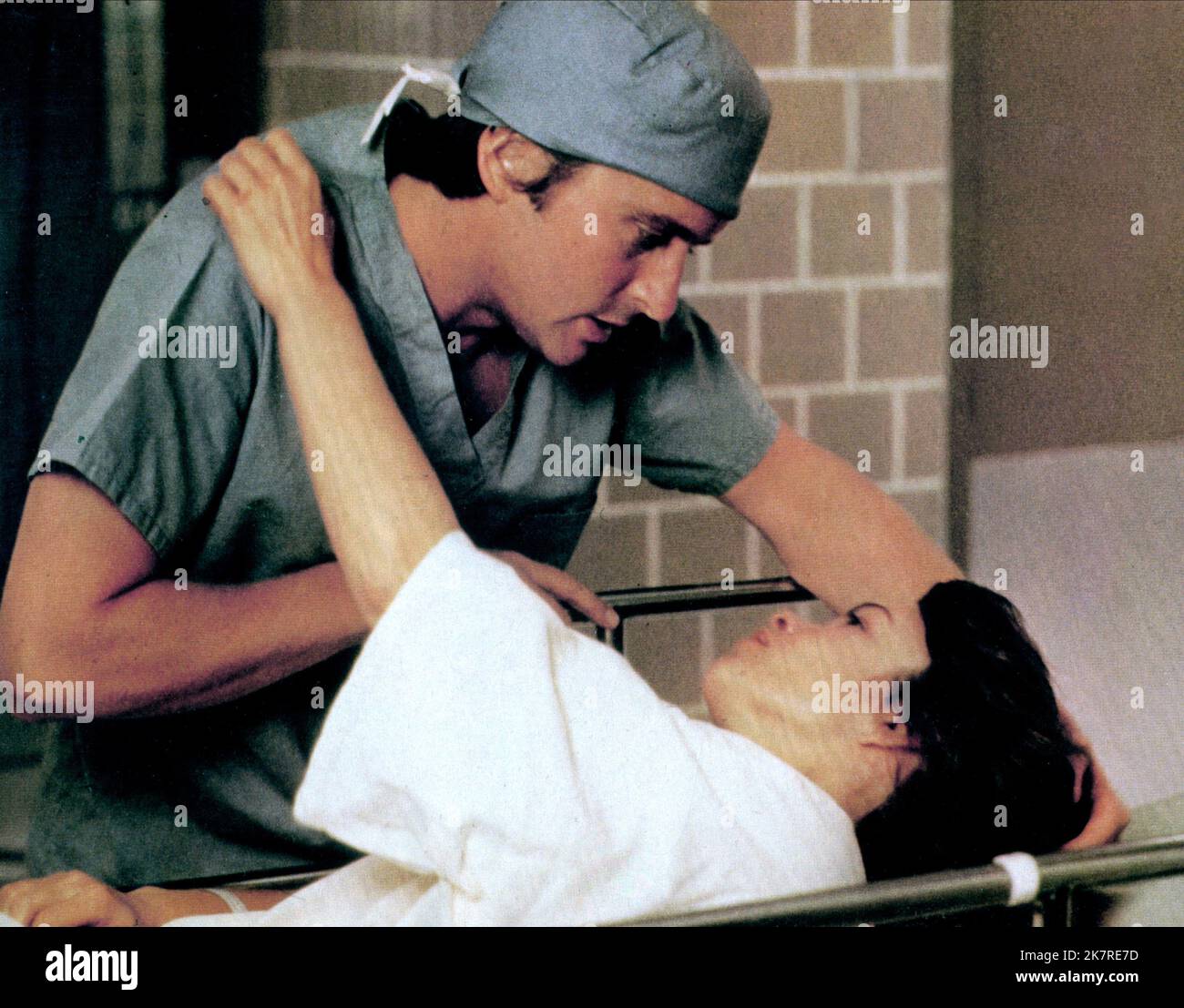 Michael Douglas & Genevieve Bujold Film: Coma (USA 1978) Characters: Dr. Mark Bellows, Dr. Susan Wheeler  / Literaturverfilmung (Based On The Book By Robin Cook) Director: Michael Crichton 06 January 1978   **WARNING** This Photograph is for editorial use only and is the copyright of MGM and/or the Photographer assigned by the Film or Production Company and can only be reproduced by publications in conjunction with the promotion of the above Film. A Mandatory Credit To MGM is required. The Photographer should also be credited when known. No commercial use can be granted without written authori Stock Photo