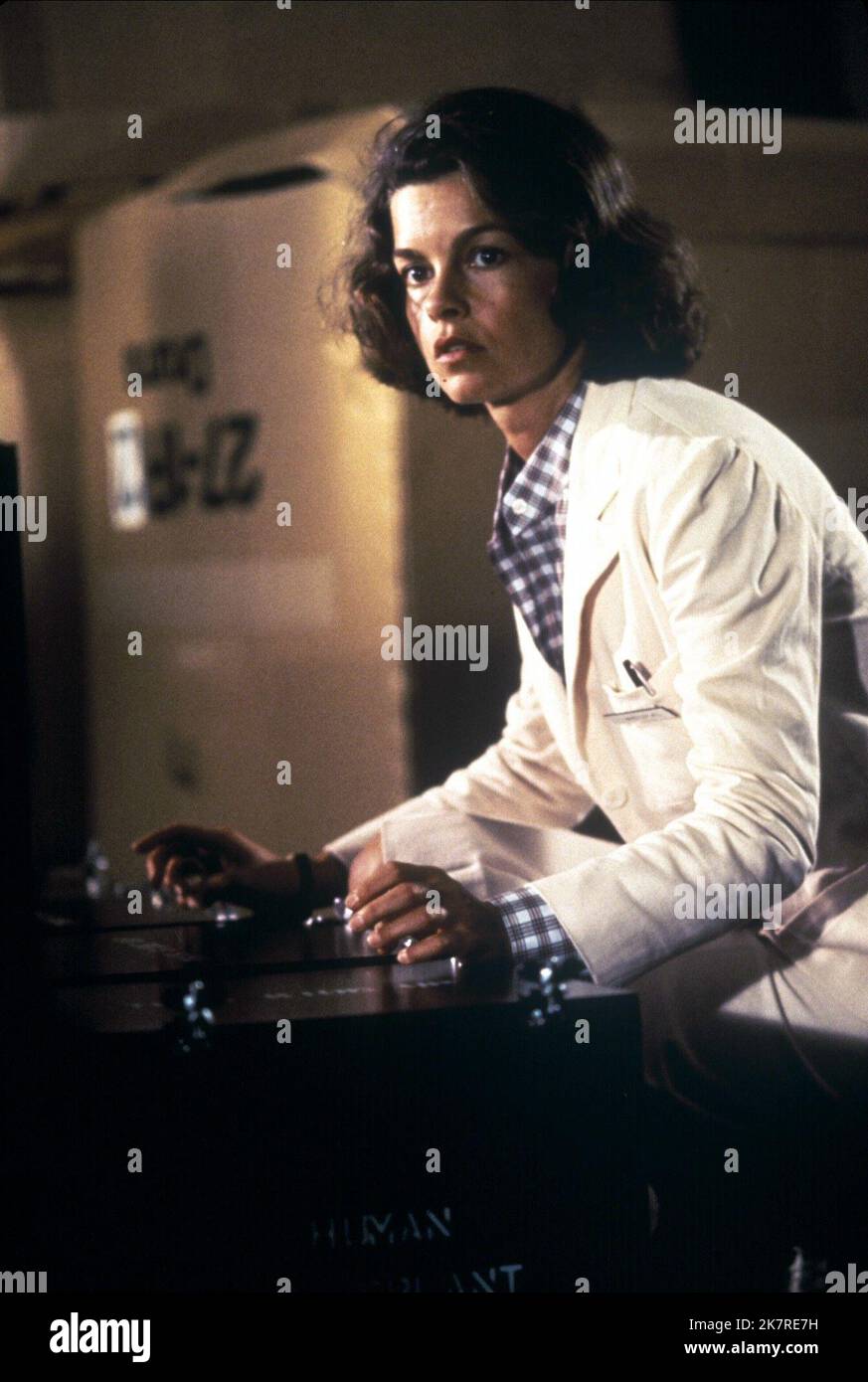 Genevieve Bujold Film: Coma (USA 1978) Characters: Dr. Susan Wheeler  / Literaturverfilmung (Based On The Book By Robin Cook) Director: Michael Crichton 06 January 1978   **WARNING** This Photograph is for editorial use only and is the copyright of MGM and/or the Photographer assigned by the Film or Production Company and can only be reproduced by publications in conjunction with the promotion of the above Film. A Mandatory Credit To MGM is required. The Photographer should also be credited when known. No commercial use can be granted without written authority from the Film Company. Stock Photo