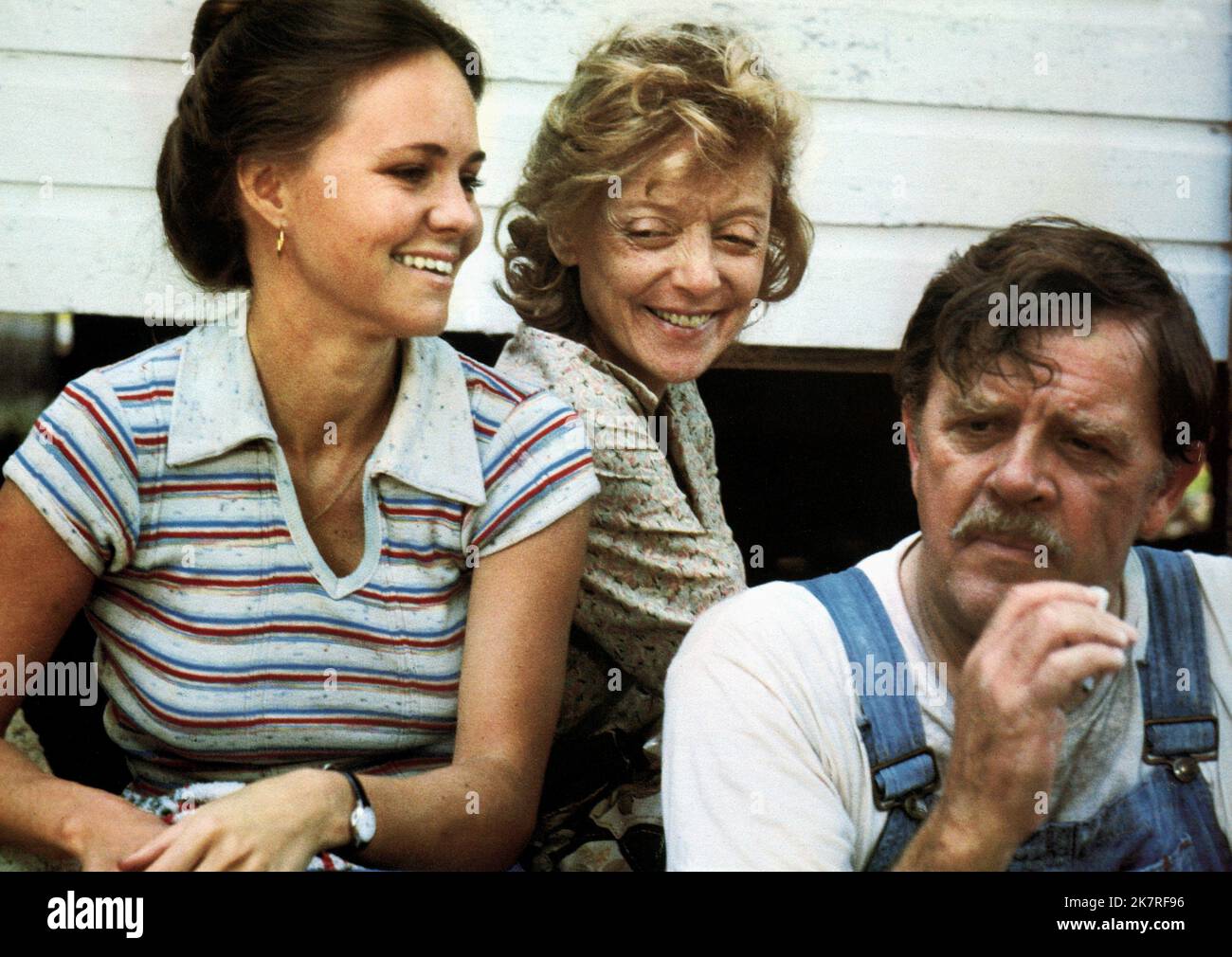 Sally Field, Barbara Baxley & Pat Hingle Film: Norma Rae (1979) Characters: Norma Rae,Leona & Vernon  Director: Martin Ritt 02 March 1979   **WARNING** This Photograph is for editorial use only and is the copyright of 20TH CENTURY FOX and/or the Photographer assigned by the Film or Production Company and can only be reproduced by publications in conjunction with the promotion of the above Film. A Mandatory Credit To 20TH CENTURY FOX is required. The Photographer should also be credited when known. No commercial use can be granted without written authority from the Film Company. Stock Photo