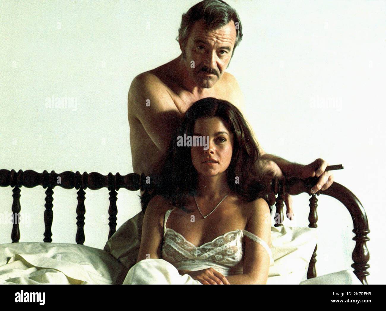 Jack Lemmon & Genevieve Bujold Film: Alex & The Gypsy (1974) Characters: Alexander Main & Maritza  Director: John Korty 03 October 1976   **WARNING** This Photograph is for editorial use only and is the copyright of 20TH CENTURY FOX and/or the Photographer assigned by the Film or Production Company and can only be reproduced by publications in conjunction with the promotion of the above Film. A Mandatory Credit To 20TH CENTURY FOX is required. The Photographer should also be credited when known. No commercial use can be granted without written authority from the Film Company. Stock Photo