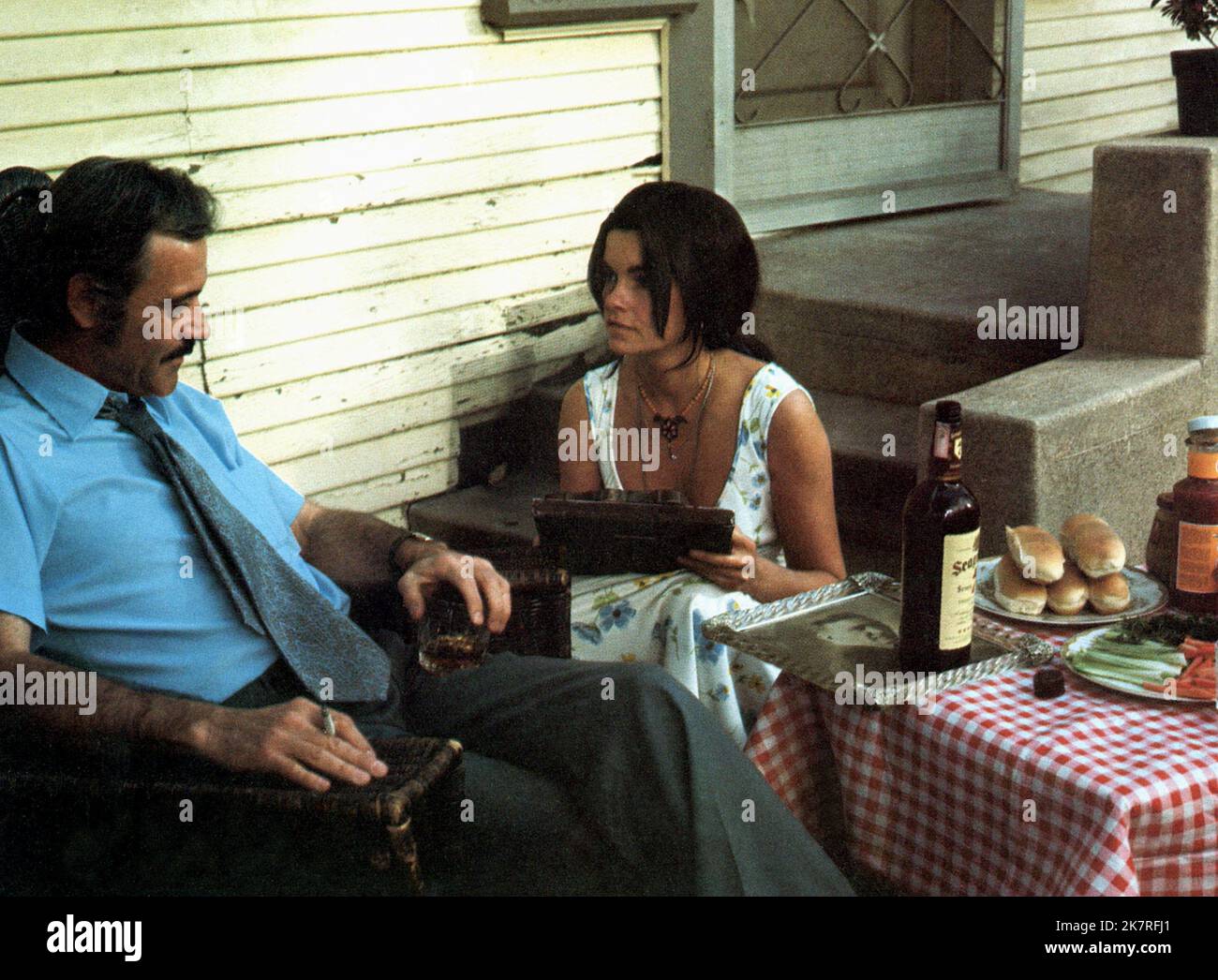 Jack Lemmon & Genevieve Bujold Film: Alex & The Gypsy (1976) Characters: Alexander Main & Maritza  Director: John Korty 03 October 1976   **WARNING** This Photograph is for editorial use only and is the copyright of 20TH CENTURY FOX and/or the Photographer assigned by the Film or Production Company and can only be reproduced by publications in conjunction with the promotion of the above Film. A Mandatory Credit To 20TH CENTURY FOX is required. The Photographer should also be credited when known. No commercial use can be granted without written authority from the Film Company. Stock Photo