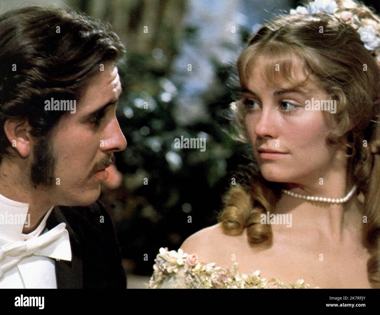 Barry Brown & Cybill Shepherd Film: Daisy Miller (1974) Characters: Frederick Winterbourne & Annie P. 'Daisy' Miller  Director: Peter Bogdanovich 22 May 1974   **WARNING** This Photograph is for editorial use only and is the copyright of The Film Company and/or the Photographer assigned by the Film or Production Company and can only be reproduced by publications in conjunction with the promotion of the above Film. A Mandatory Credit To The Film Company is required. The Photographer should also be credited when known. No commercial use can be granted without written authority from the Film Comp Stock Photo