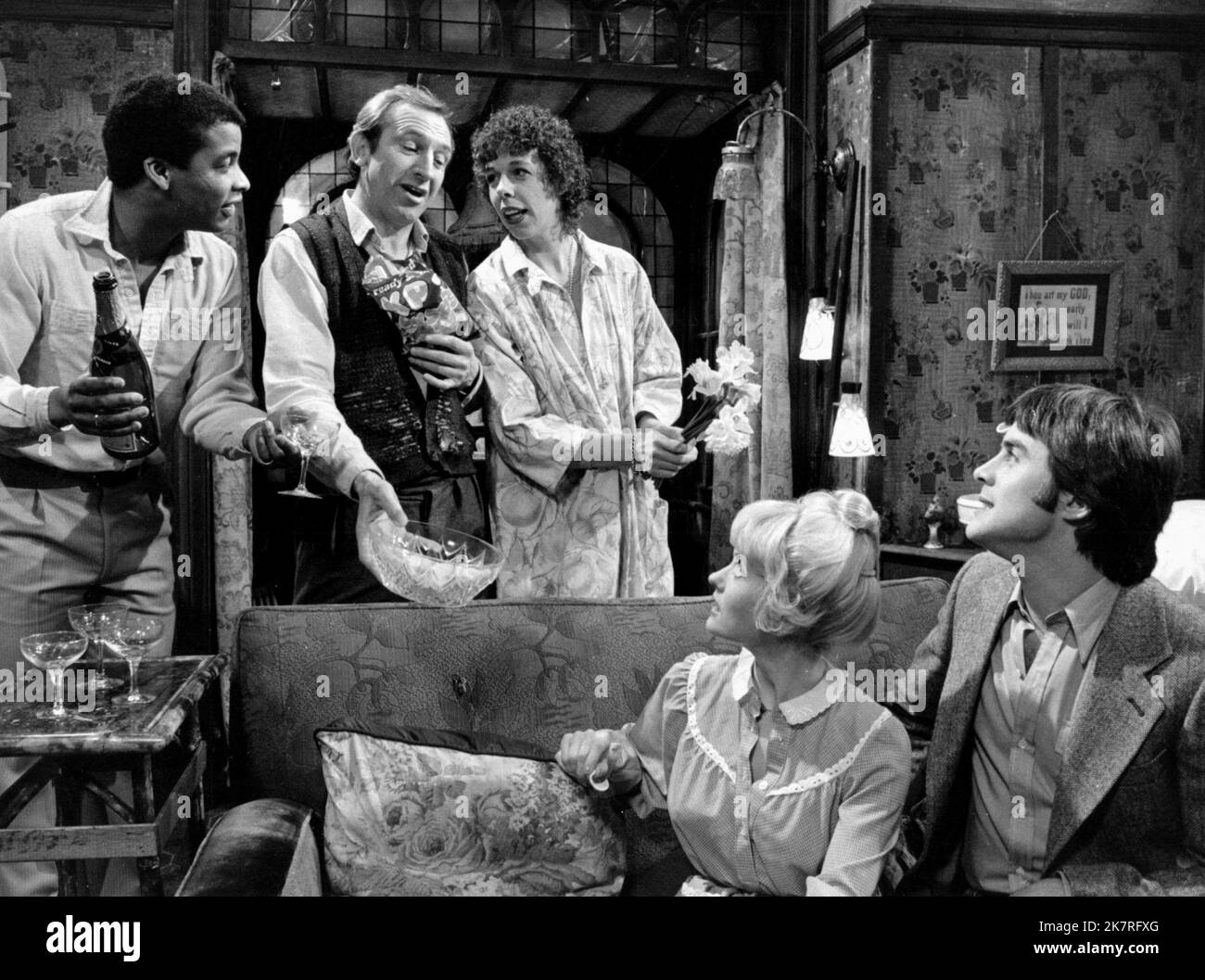 Don Warrington, Leonard Rossiter, Frances De La Tour, Deborah Watling & Alun Lewis Television: Rising Damp (1974)   Director: Ronnie Baxter, Veron Lawrence 02 September 1974   **WARNING** This Photograph is for editorial use only and is the copyright of YORKSHIRE TELEVISION and/or the Photographer assigned by the Film or Production Company and can only be reproduced by publications in conjunction with the promotion of the above Film. A Mandatory Credit To YORKSHIRE TELEVISION is required. The Photographer should also be credited when known. No commercial use can be granted without written auth Stock Photo