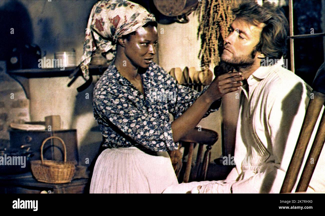 Mae Mercer & Clint Eastwood Film: The Beguiled (USA 1971) Characters: WITH Cpl. John McBurney  Director: Don Siegel 31 March 1971   **WARNING** This Photograph is for editorial use only and is the copyright of UNIVERSAL and/or the Photographer assigned by the Film or Production Company and can only be reproduced by publications in conjunction with the promotion of the above Film. A Mandatory Credit To UNIVERSAL is required. The Photographer should also be credited when known. No commercial use can be granted without written authority from the Film Company. Stock Photo