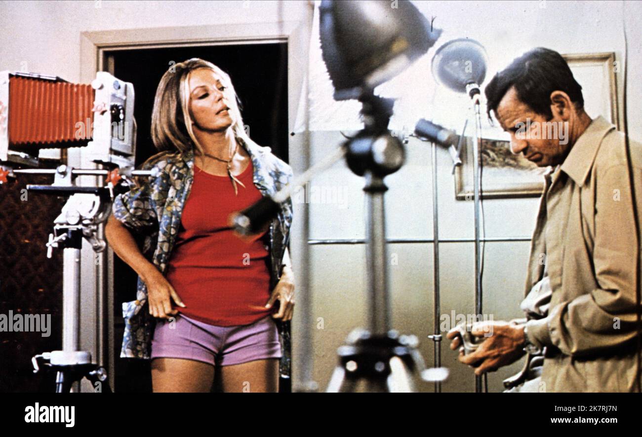 Sheree North & Walter Matthau Film: Charley Varrick (1973) Characters: Jewell Everett & Charley Varrick  Director: Don Siegel 19 September 1973   **WARNING** This Photograph is for editorial use only and is the copyright of UNIVERSAL and/or the Photographer assigned by the Film or Production Company and can only be reproduced by publications in conjunction with the promotion of the above Film. A Mandatory Credit To UNIVERSAL is required. The Photographer should also be credited when known. No commercial use can be granted without written authority from the Film Company. Stock Photo