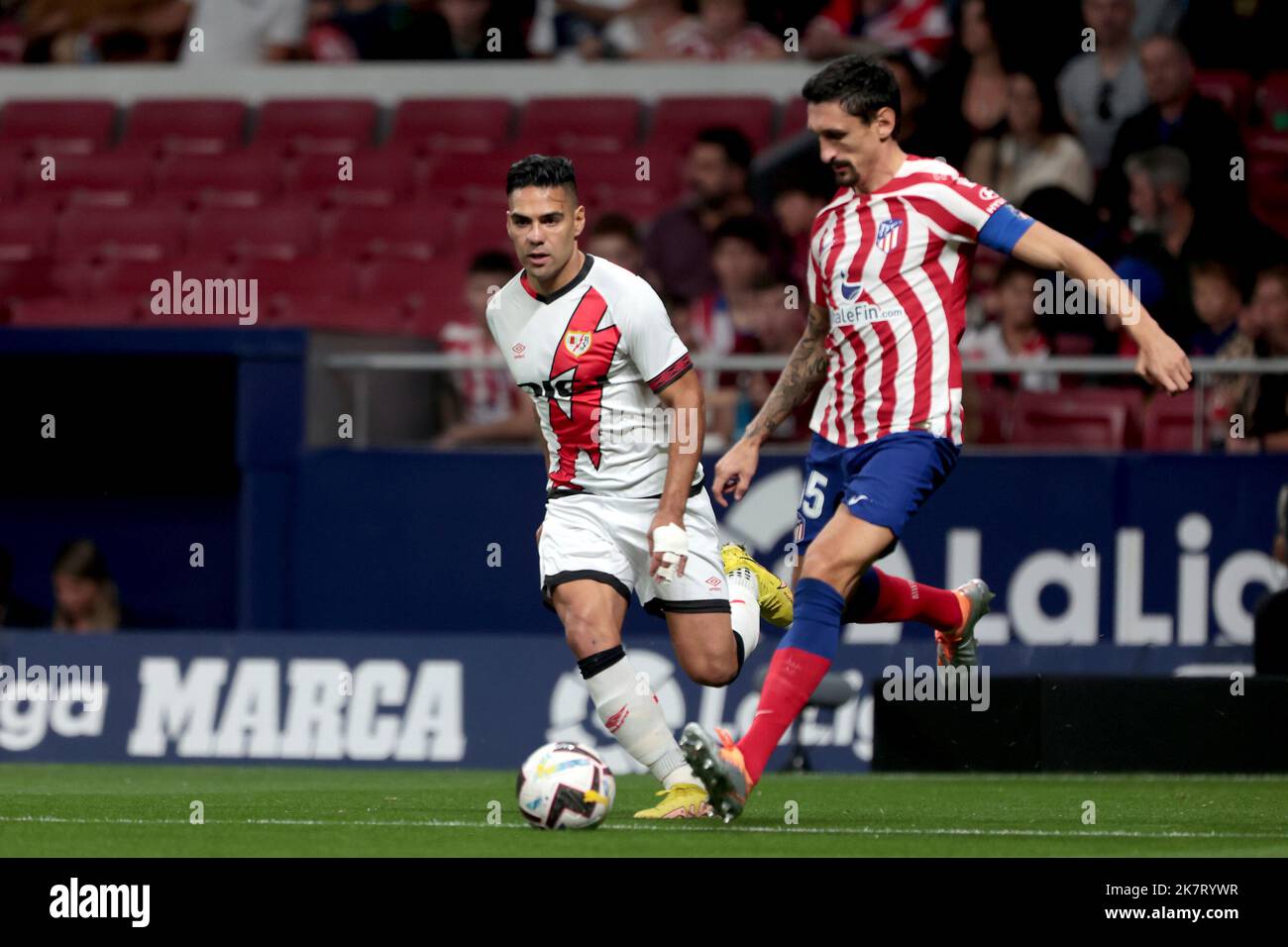 Madrid, Spanien. 18th Oct, 2022. Madrid Spain; 18.10.2022.- Atletico de Madrid Savic (R) and Rayo Vallecano player Radamel Falcao (L). Atlético de Madrid vs Rayo Vallecano Football match between Madrid teams from the Spanish League on matchday 10 held at Civitas Metropolitano Stadium to capital of the Kingdom of Spain and ended in a tie at 1. Atletico Madrid goal by Morata 20  Rayo Vallecano goal by Radamel Falcao 90 2' penalty Credit: Juan Carlos Rojas/dpa/Alamy Live News Stock Photo
