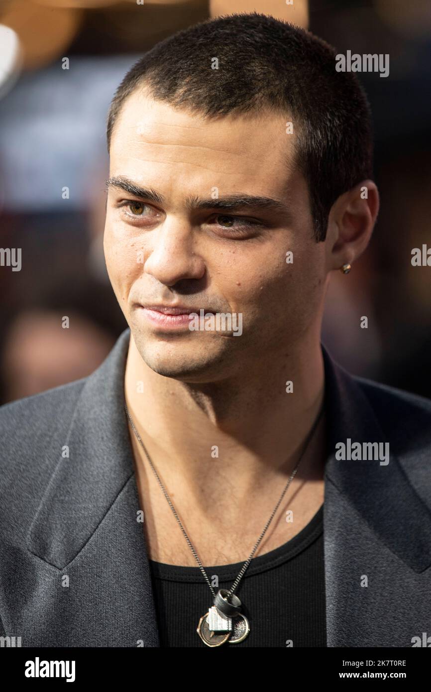 london uk 18th oct 2022 noah centineo attends the uk premiere of black adam at cineworld leicester square in london credit sopa images limitedalamy live news 2K7T0RE