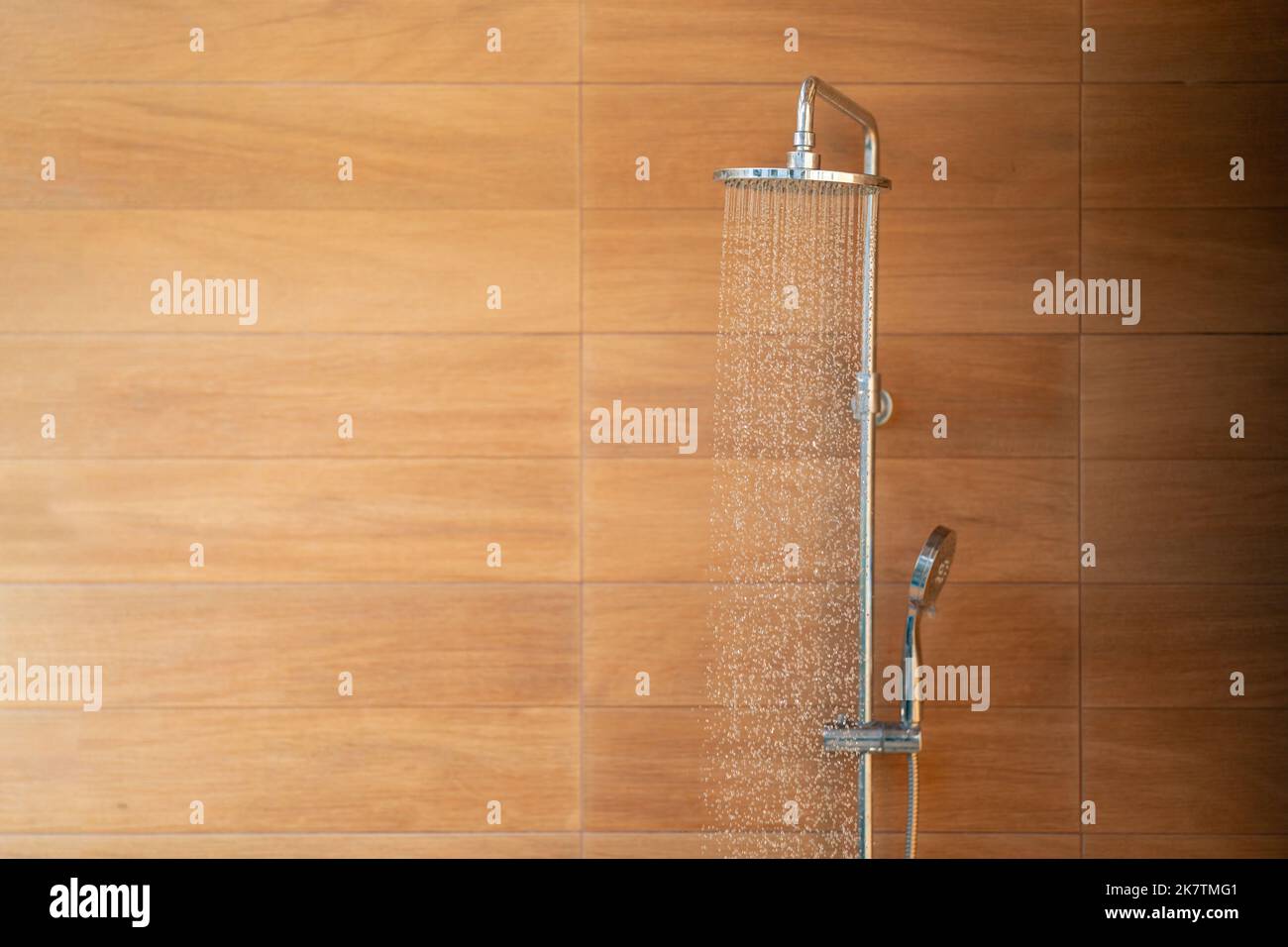 Outdoor shower head for the bath and showering cold water to body