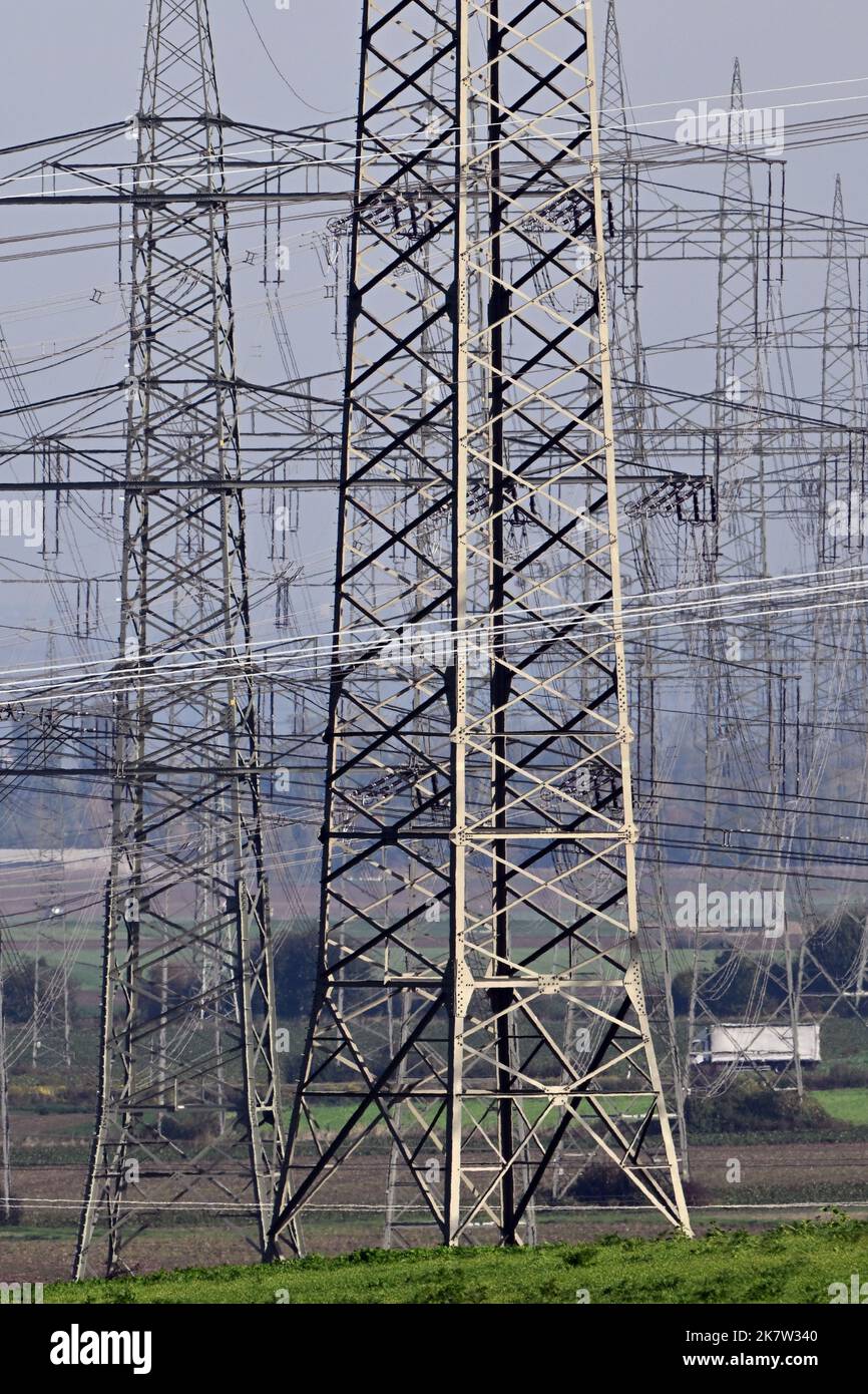 Allrath, Germany. 19th Oct, 2022. Electricity pylons stand in a field. The coal phase-out in the Rhenish coalfield in North Rhine-Westphalia is to be brought forward by eight years to 2030. In view of the current energy crisis, two lignite-fired power plants are to run longer than previously planned. Credit: Federico Gambarini/dpa/Alamy Live News Stock Photo