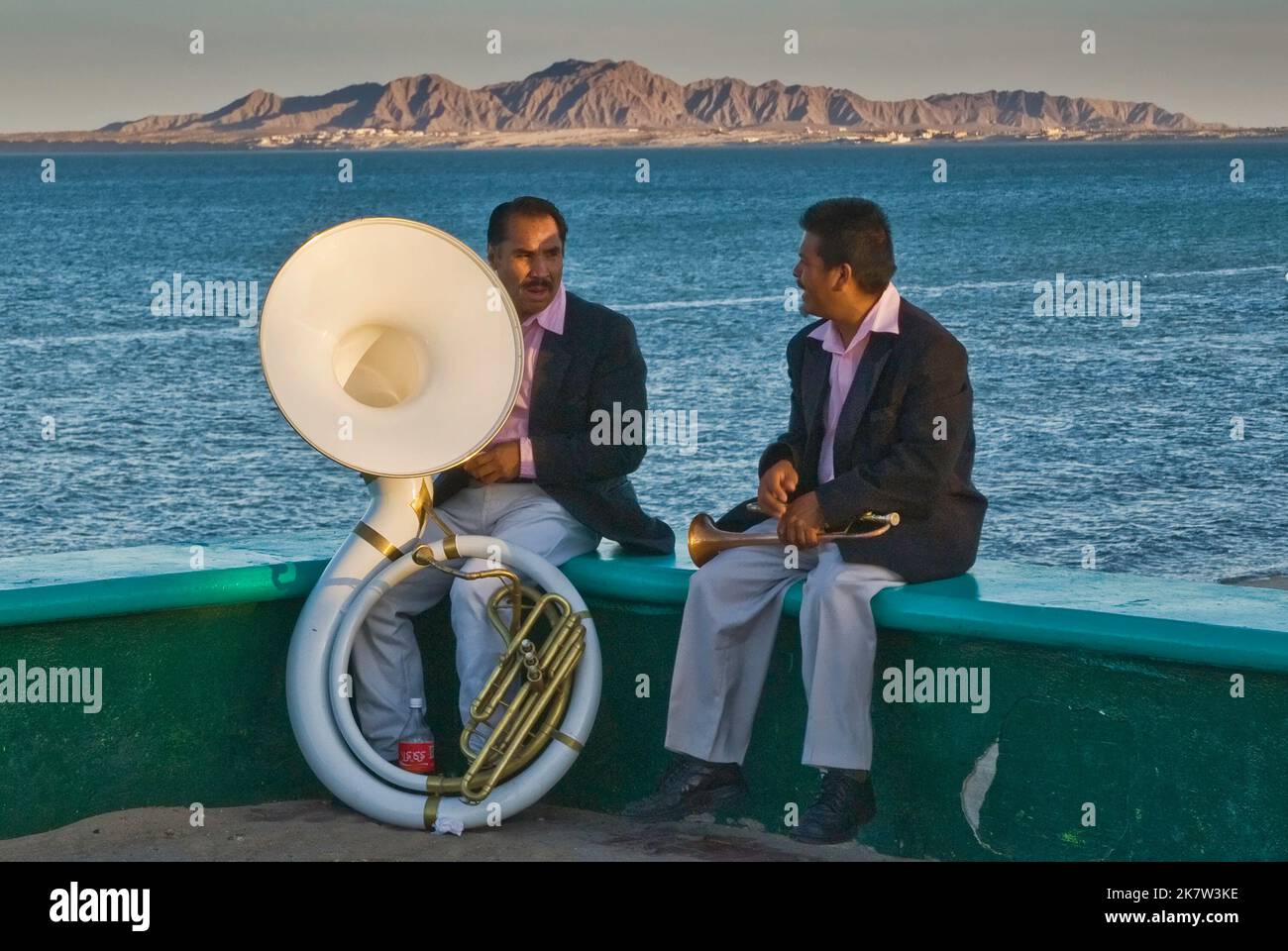 Hispanic trumpet players hires stock photography and images Alamy