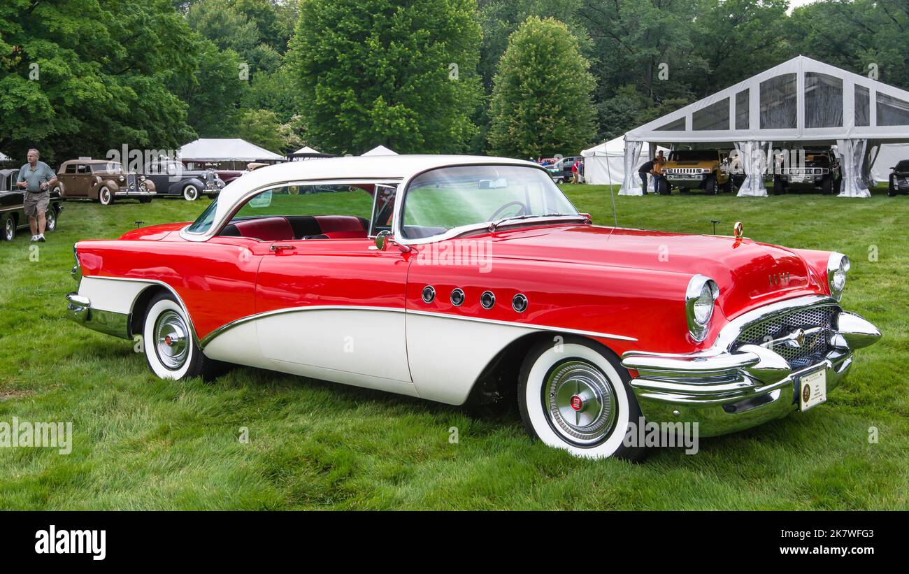 GROSSE POINTE SHORES, MI/USA - JUNE 16, 2013: A 1955 Buick Roadmaster car with VentiPorts, EyesOn Design car show, Edsel & Eleanor Ford House. Stock Photo