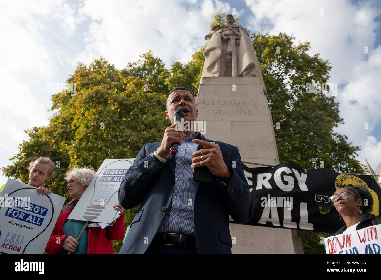 London, UK. 19 October 2022. Clive Lewis MP speaks in Old Palace Yard, Westminster, calling on the government to give everyone a universal free amount of energy, paid for by ending fossil fuel subsidies, windfall taxes and higher tariffs on excessive energy use, to cover necessities such as heating, lighting and cooking. Photo: David Mirzoeff/Alamy Live News Stock Photo