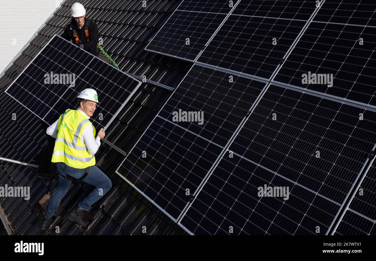 Prime Minister Alexander De Croo assists with the installation of solar  panels of the EnergyHome formula by EnergyVision, Wednesday 19 October 2022  in Meerbeke, Ninove. EnergyVision places panels free of cost on