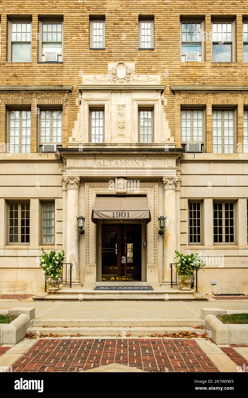 Luxury apartment awning hires stock photography and images Alamy