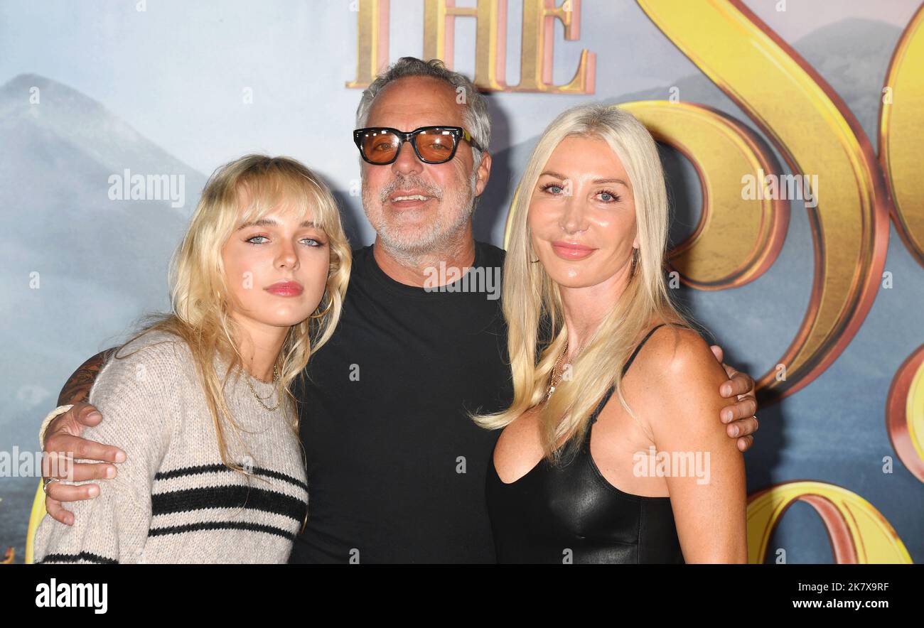 Los Angeles, Ca. 18th Oct, 2022. Titus Welliver (C) and family attend the premiere of Netflix's