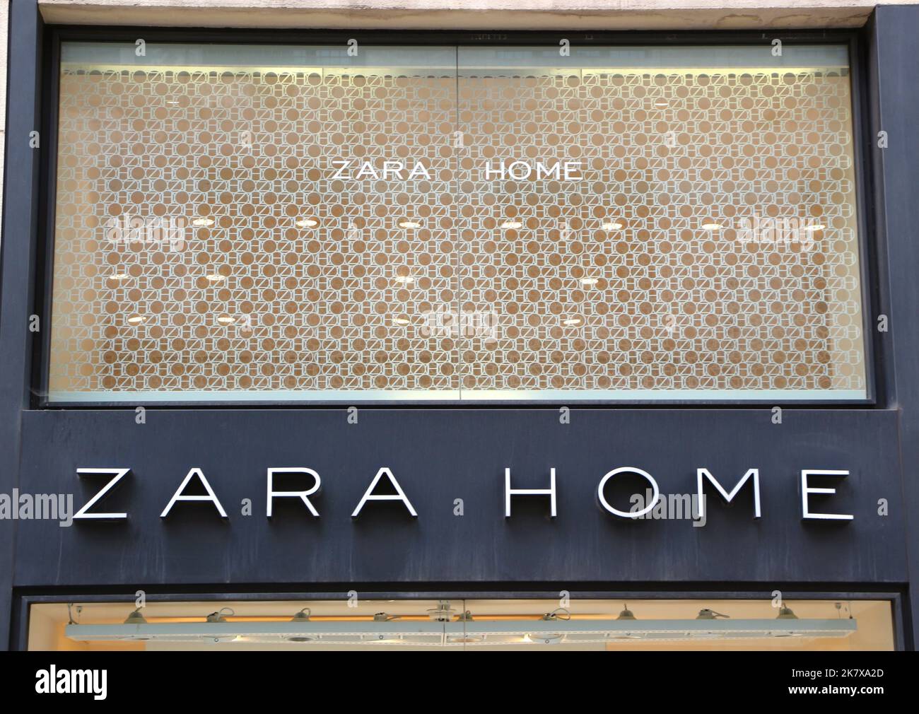 Zara clothes hi-res stock photography and images - Page 9 - Alamy