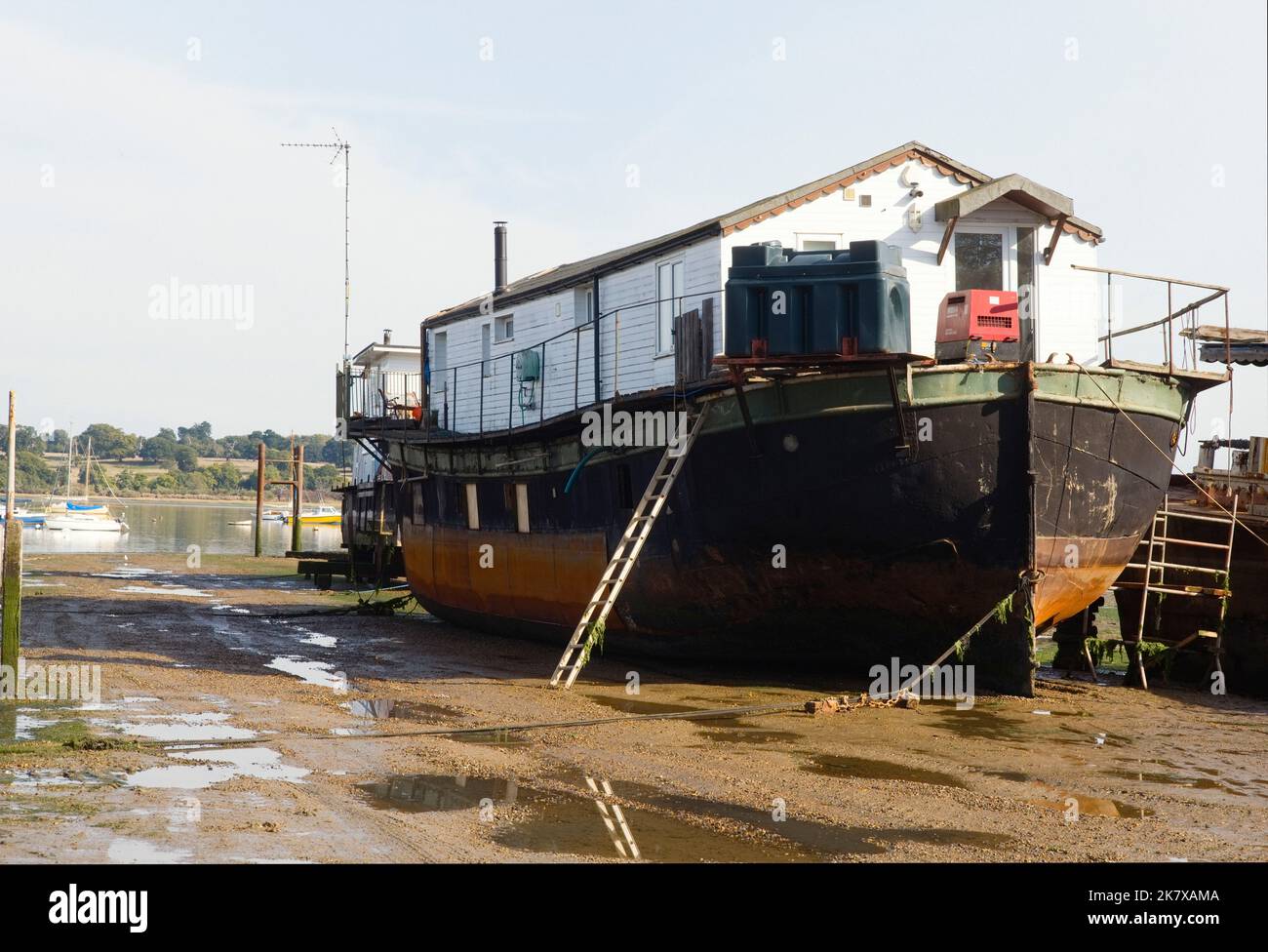 Houseboats with the Orwell bridge in the background at Pin Mill, Suffolk Stock Photo