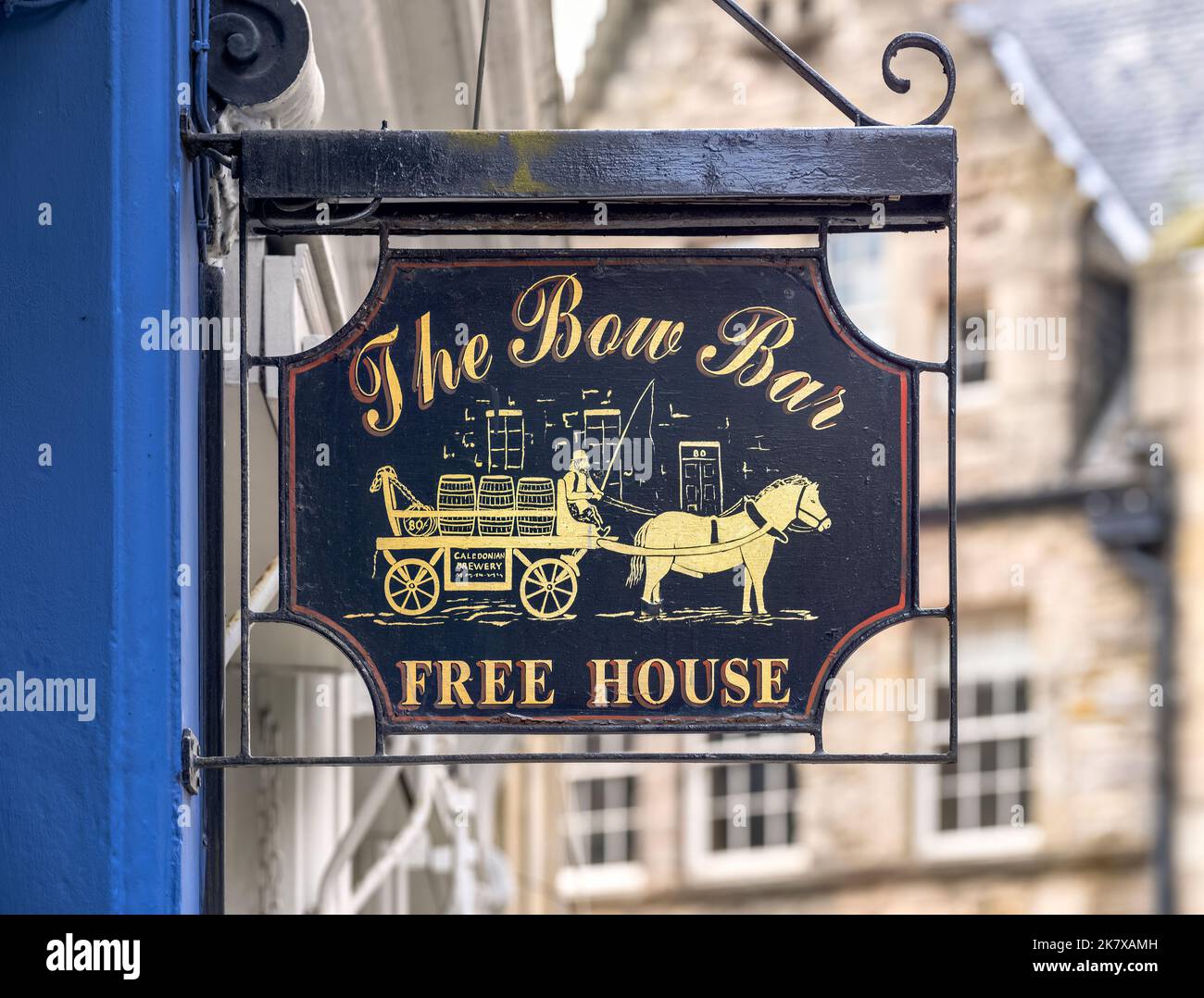 The Bow Bar, 80 West Bow, Edinburgh EH1 2HH - Pub Sign Stock Photo