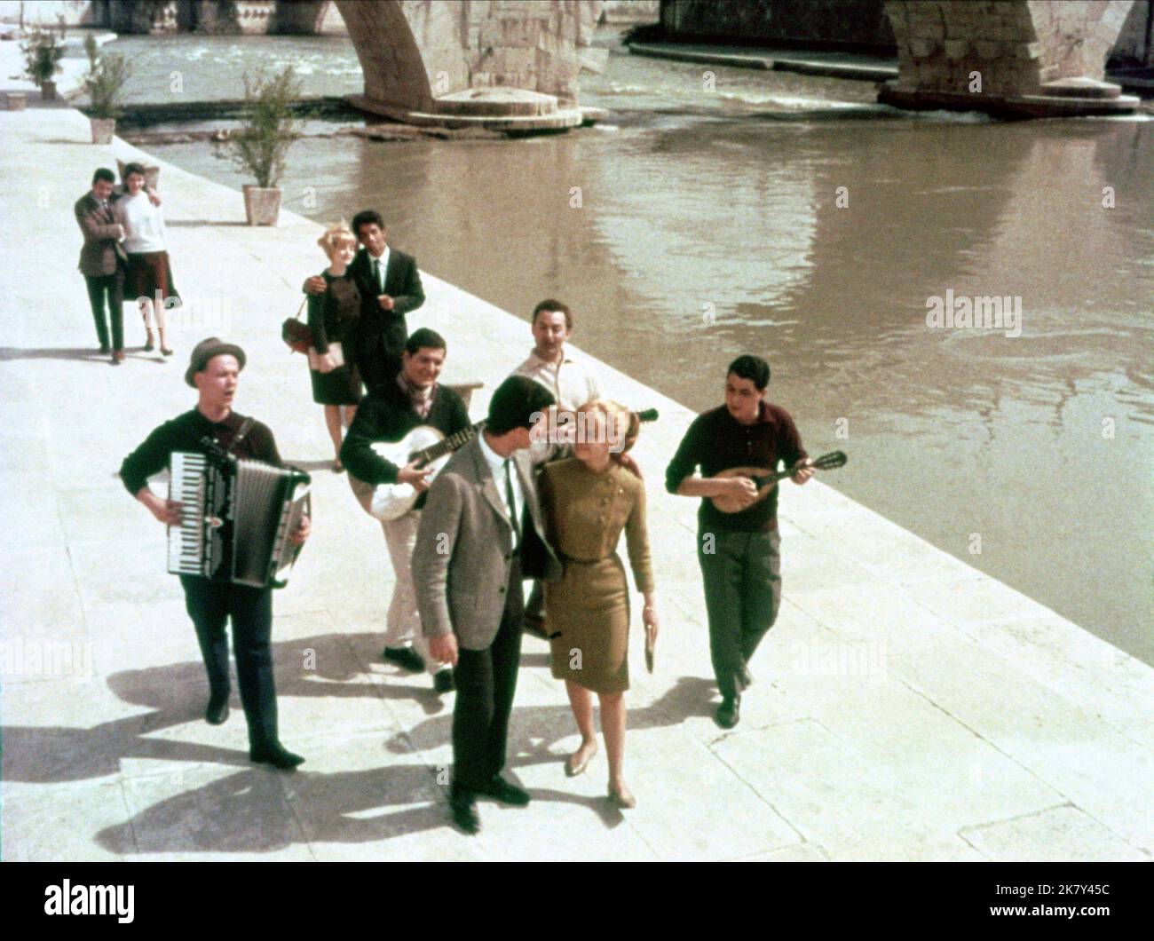 James Darren & Cindy Carol Film: Gidget Goes To Rome (1963) Characters: Moondoggie (Jeff Matthews), Gidget (Frances Lawrence)  Director: Paul Wendkos 07 August 1963   **WARNING** This Photograph is for editorial use only and is the copyright of JERRY BRESLER PRODUCTIONS and/or the Photographer assigned by the Film or Production Company and can only be reproduced by publications in conjunction with the promotion of the above Film. A Mandatory Credit To JERRY BRESLER PRODUCTIONS is required. The Photographer should also be credited when known. No commercial use can be granted without written aut Stock Photo