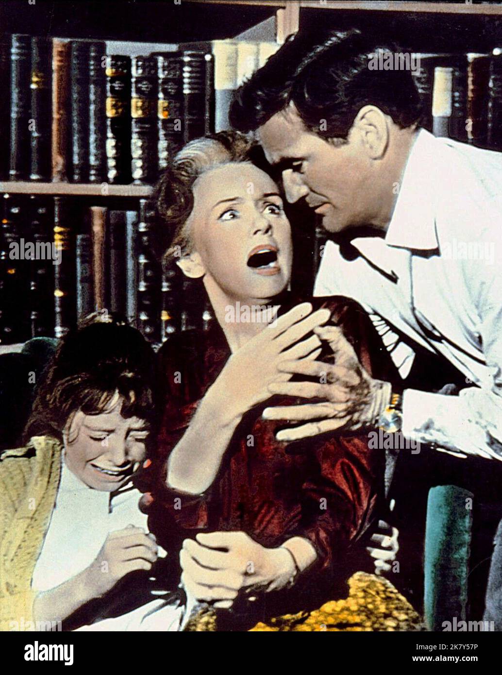 Veronica Cartwright, Jessica Tandy & Rod Taylor Film: The Birds (USA 1963) Characters: Cathy Brenner,Lydia Brenner & Mitch Brenner  Director: Alfred Hitchcock 28 March 1963   **WARNING** This Photograph is for editorial use only and is the copyright of UNIVERSAL and/or the Photographer assigned by the Film or Production Company and can only be reproduced by publications in conjunction with the promotion of the above Film. A Mandatory Credit To UNIVERSAL is required. The Photographer should also be credited when known. No commercial use can be granted without written authority from the Film Com Stock Photo