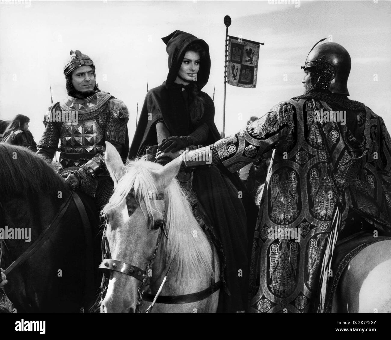 Raf Vallone, Sophia Loren, Charlton Heston Film: El Cid (USA/IT 1961) Characters: Count Ordonez,Jimena,El Cid  Director: Anthony Mann 24 October 1961   **WARNING** This Photograph is for editorial use only and is the copyright of ALLIED ARTISTS and/or the Photographer assigned by the Film or Production Company and can only be reproduced by publications in conjunction with the promotion of the above Film. A Mandatory Credit To ALLIED ARTISTS is required. The Photographer should also be credited when known. No commercial use can be granted without written authority from the Film Company. Stock Photo