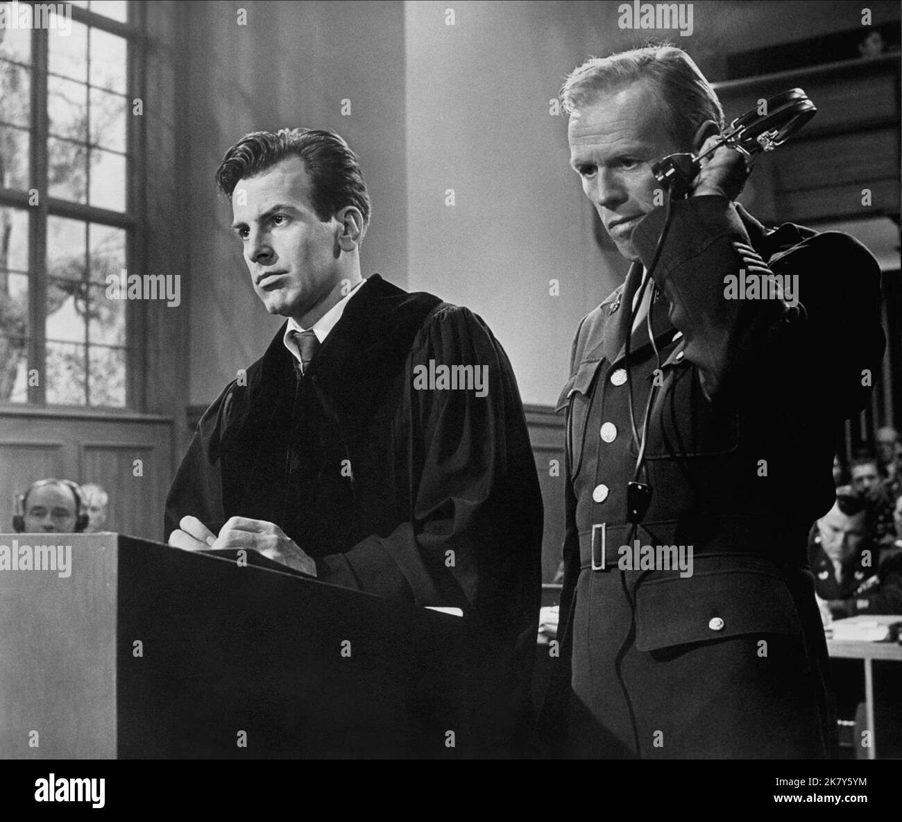 Maximilian Schell & Richard Widmark Film: Judgment At Nuremberg; Judgement At Nuremberg (USA 1963) Characters: Hans Rolfe & Col. Tad Lawson  Director: Stanley Kramer 14 December 1961   **WARNING** This Photograph is for editorial use only and is the copyright of UNITED ARTISTS and/or the Photographer assigned by the Film or Production Company and can only be reproduced by publications in conjunction with the promotion of the above Film. A Mandatory Credit To UNITED ARTISTS is required. The Photographer should also be credited when known. No commercial use can be granted without written authori Stock Photo