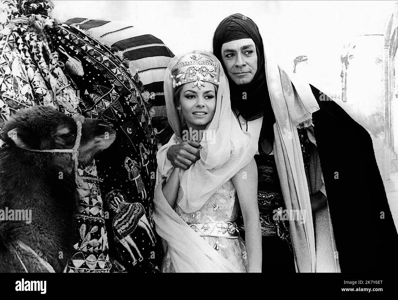 Michele Mercier & Jean-Claude Pascal Film: Angelique And The Sultan (ANGÉLIQUE ET LE SULTAN)   Fr/It/Ger 1968, Director: Bernard Borderie 13 March 1968   **WARNING** This Photograph is for editorial use only and is the copyright of FRANOS FILM and/or the Photographer assigned by the Film or Production Company and can only be reproduced by publications in conjunction with the promotion of the above Film. A Mandatory Credit To FRANOS FILM is required. The Photographer should also be credited when known. No commercial use can be granted without written authority from the Film Company. Stock Photo