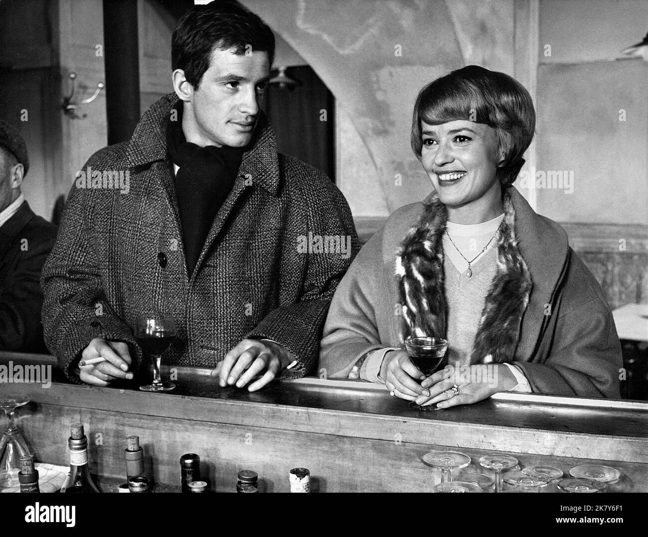 Jean-Paul Belmondo & Jeanne Moreau Film: Seven Days... Seven Nights (Moderato cantabile) Characters: Chauvin,Anne Desbaredes  Fr/It 1960, Director: Peter Brook 25 May 1960   **WARNING** This Photograph is for editorial use only and is the copyright of DOCUMENTO FILM and/or the Photographer assigned by the Film or Production Company and can only be reproduced by publications in conjunction with the promotion of the above Film. A Mandatory Credit To DOCUMENTO FILM is required. The Photographer should also be credited when known. No commercial use can be granted without written authority from the Stock Photo