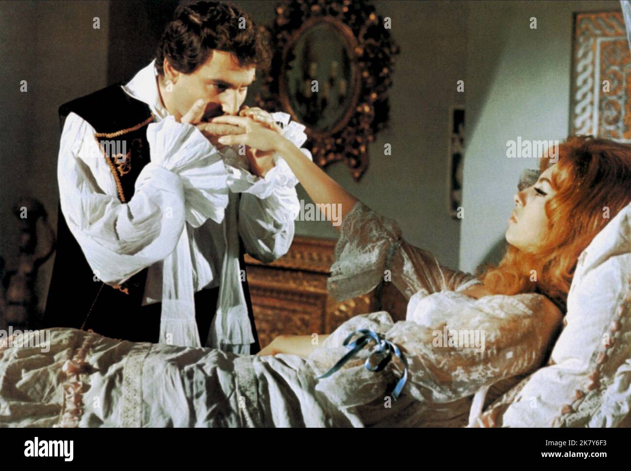 Robert Hossein, Michele Mercier Film: Angelique, Marquise Des Anges (ANGÉLIQUE)   Marquise Des Anges, (Fr 1964) Director: Bernard Borderie 08 December 1964   **WARNING** This Photograph is for editorial use only and is the copyright of FRANCO FILM and/or the Photographer assigned by the Film or Production Company and can only be reproduced by publications in conjunction with the promotion of the above Film. A Mandatory Credit To FRANCO FILM is required. The Photographer should also be credited when known. No commercial use can be granted without written authority from the Film Company. Stock Photo
