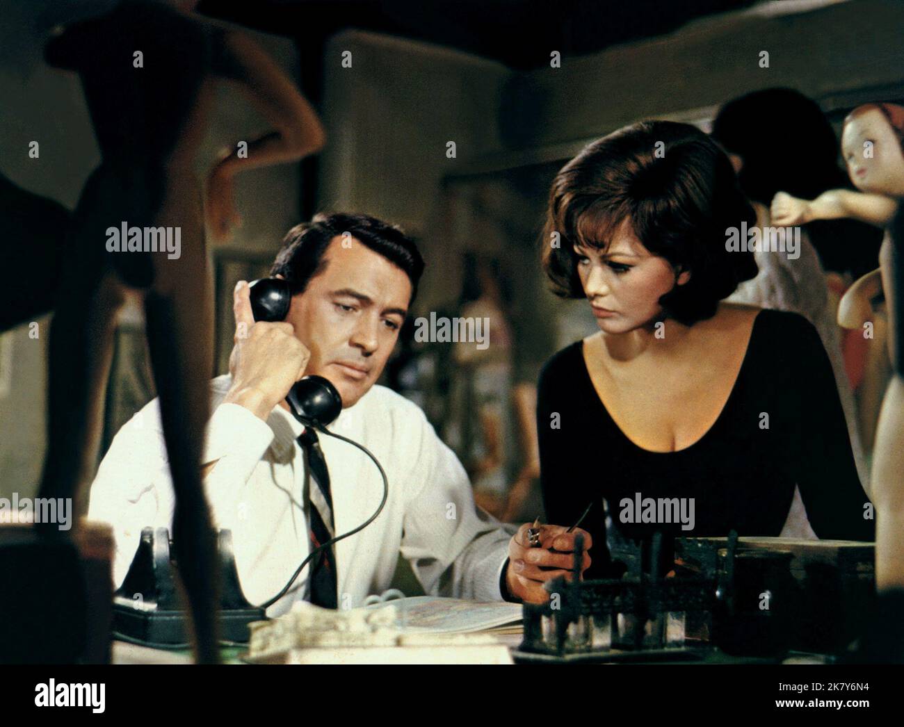 Rock Hudson, Claudia Cardinale Film: Blindfold (1964) Characters: Dr. Bartholomew Snow,Vicky Vincenti  Director: Philip Dunne 23 December 1965   **WARNING** This Photograph is for editorial use only and is the copyright of UNIVERSAL and/or the Photographer assigned by the Film or Production Company and can only be reproduced by publications in conjunction with the promotion of the above Film. A Mandatory Credit To UNIVERSAL is required. The Photographer should also be credited when known. No commercial use can be granted without written authority from the Film Company. Stock Photo