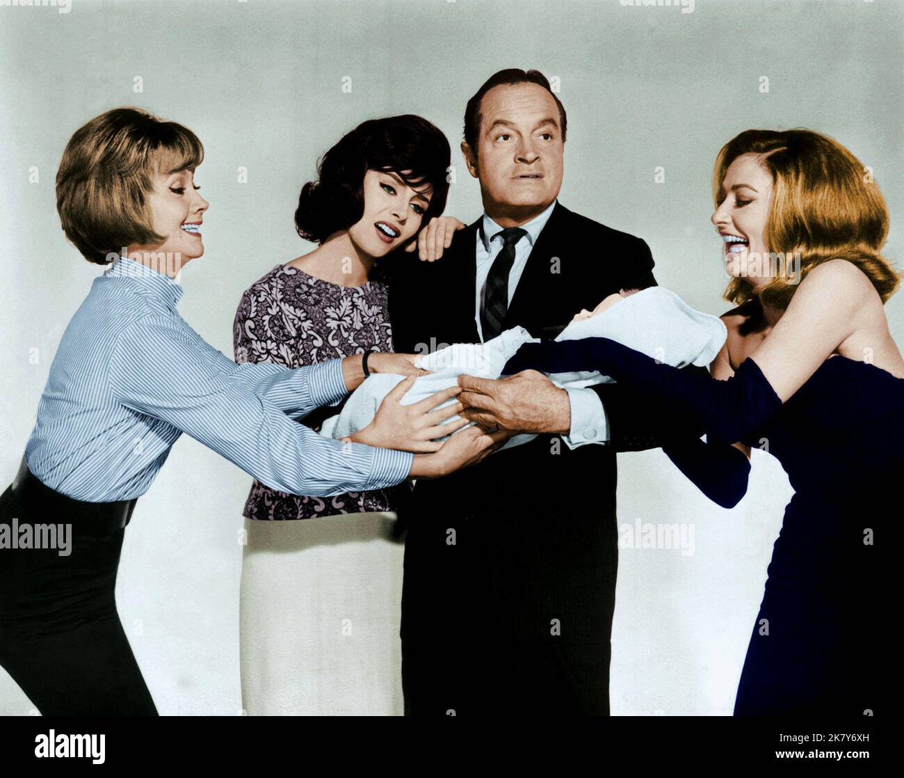 Liselotte Pulver, Michele Mercier, Bob Hope, Elga Andersen Film: A Global Affair (1964) Characters: Sonya (as Lilo Pulver),,Frank Larrimore,Yvette  Director: Jack Arnold 29 January 1964   **WARNING** This Photograph is for editorial use only and is the copyright of METRO-GOLDWYN-MAYER and/or the Photographer assigned by the Film or Production Company and can only be reproduced by publications in conjunction with the promotion of the above Film. A Mandatory Credit To METRO-GOLDWYN-MAYER is required. The Photographer should also be credited when known. No commercial use can be granted without wr Stock Photo