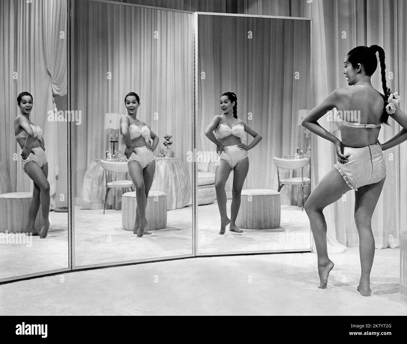Nancy Kwan Film: Flower Drum Song (1961) Characters: Linda Low  Director: Henry Koster 09 November 1961   **WARNING** This Photograph is for editorial use only and is the copyright of SAMUEL GOLDWYN and/or the Photographer assigned by the Film or Production Company and can only be reproduced by publications in conjunction with the promotion of the above Film. A Mandatory Credit To SAMUEL GOLDWYN is required. The Photographer should also be credited when known. No commercial use can be granted without written authority from the Film Company. Stock Photo