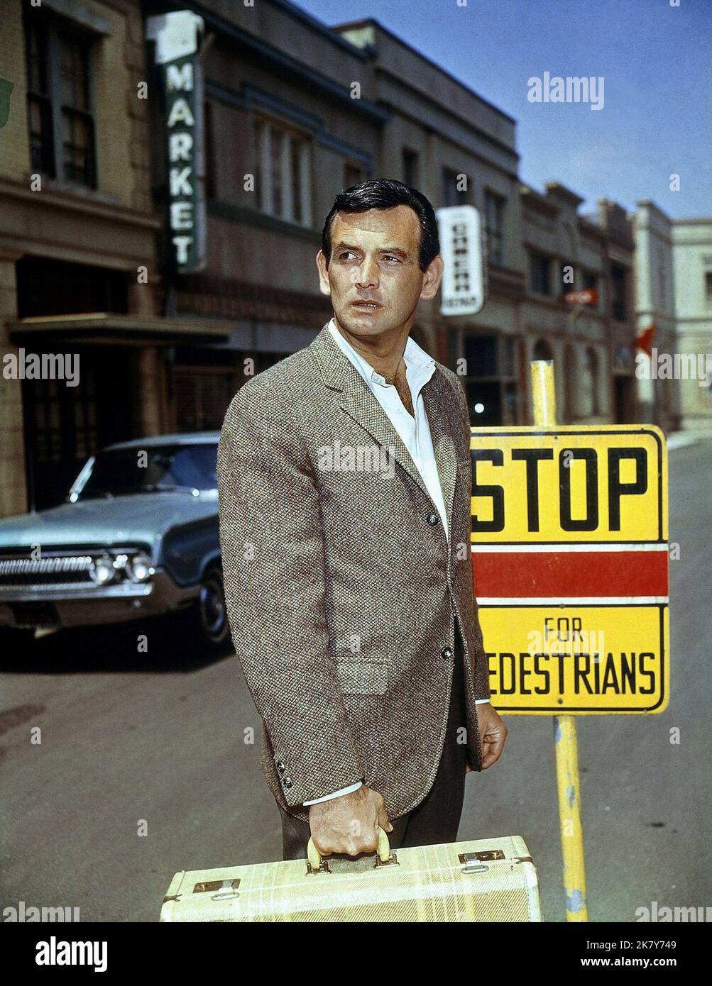 David Janssen Television: The Fugitive (TV-Serie)   Usa 1963-1967, 17 September 1963   **WARNING** This Photograph is for editorial use only and is the copyright of UNITED ARTISTS TELEVISION and/or the Photographer assigned by the Film or Production Company and can only be reproduced by publications in conjunction with the promotion of the above Film. A Mandatory Credit To UNITED ARTISTS TELEVISION is required. The Photographer should also be credited when known. No commercial use can be granted without written authority from the Film Company. Stock Photo