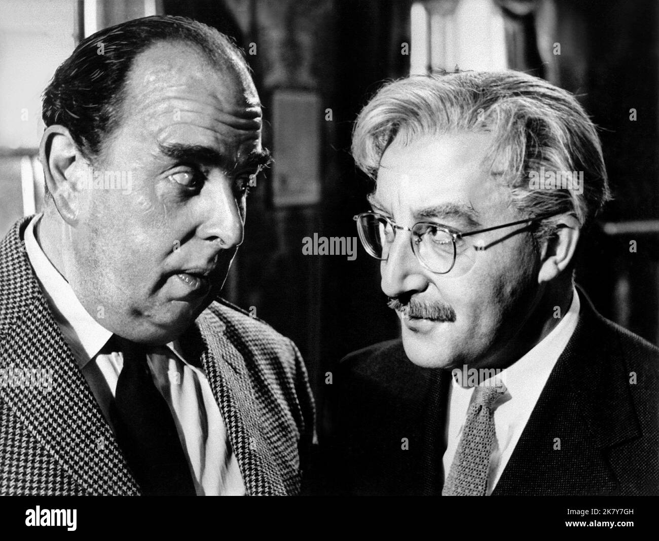 Robert Morley & Peter Sellers Film: The Battle Of The Sexes (UK 1960) Characters: Robert Macpherson & Mr. Martin  Director: Charles Crichton 25 February 1960   **WARNING** This Photograph is for editorial use only and is the copyright of BRITISH LION FILM CORP. and/or the Photographer assigned by the Film or Production Company and can only be reproduced by publications in conjunction with the promotion of the above Film. A Mandatory Credit To BRITISH LION FILM CORP. is required. The Photographer should also be credited when known. No commercial use can be granted without written authority from Stock Photo