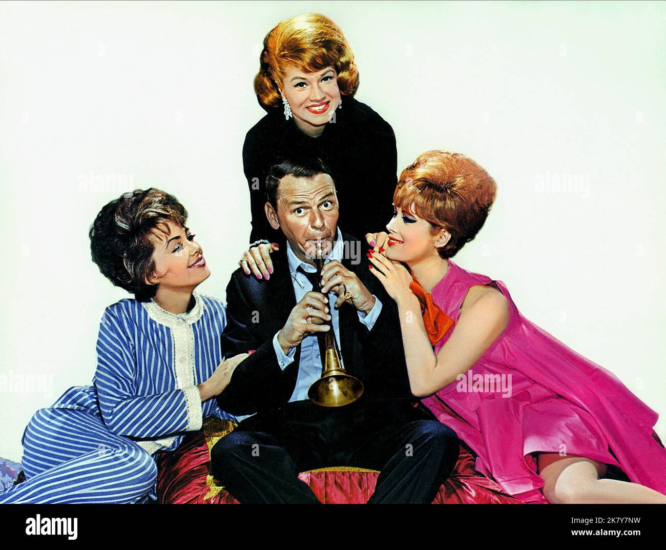 Barbara Rush, Frank Sinatra, Molly Picon & Jill St. John Film: Come Blow Your Horn (USA 1963) Characters: Connie,Alan Baker,Mrs. Sophie Baker & Peggy John  Director: Bud Yorkin 05 June 1963   **WARNING** This Photograph is for editorial use only and is the copyright of PARAMOUNT and/or the Photographer assigned by the Film or Production Company and can only be reproduced by publications in conjunction with the promotion of the above Film. A Mandatory Credit To PARAMOUNT is required. The Photographer should also be credited when known. No commercial use can be granted without written authority Stock Photo