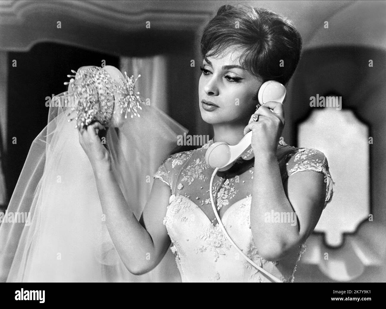 Gina Lollobrigida Film: Come September (1961)   Director: Robert Mulligan 09 August 1961   **WARNING** This Photograph is for editorial use only and is the copyright of UNIVERSAL and/or the Photographer assigned by the Film or Production Company and can only be reproduced by publications in conjunction with the promotion of the above Film. A Mandatory Credit To UNIVERSAL is required. The Photographer should also be credited when known. No commercial use can be granted without written authority from the Film Company. Stock Photo