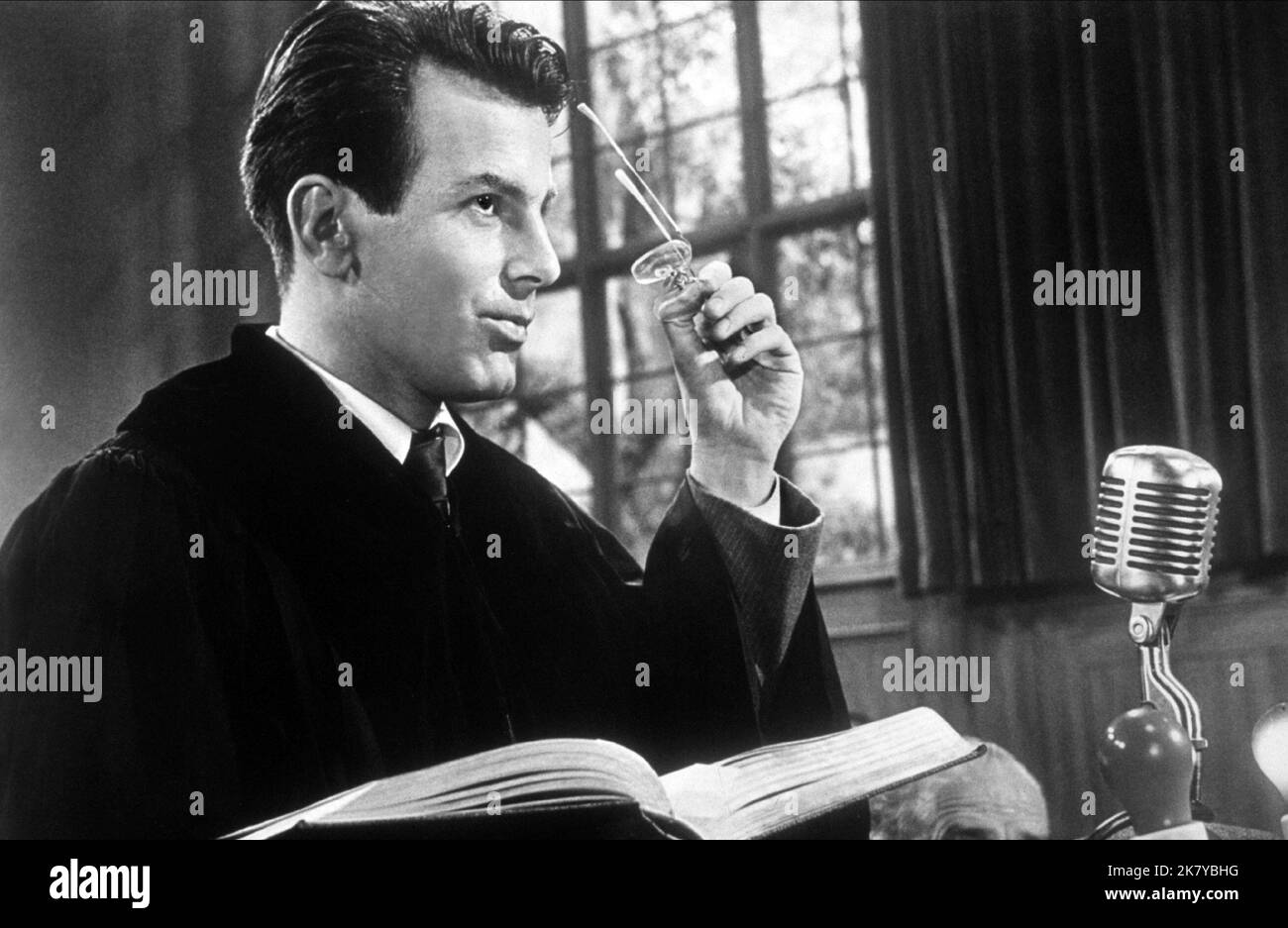 Maximilian Schell Film: Judgment At Nuremberg; Judgement At Nuremberg (USA 1963) Characters: Hans Rolfe  Director: Stanley Kramer 14 December 1961   **WARNING** This Photograph is for editorial use only and is the copyright of UNITED ARTISTS and/or the Photographer assigned by the Film or Production Company and can only be reproduced by publications in conjunction with the promotion of the above Film. A Mandatory Credit To UNITED ARTISTS is required. The Photographer should also be credited when known. No commercial use can be granted without written authority from the Film Company. Stock Photo